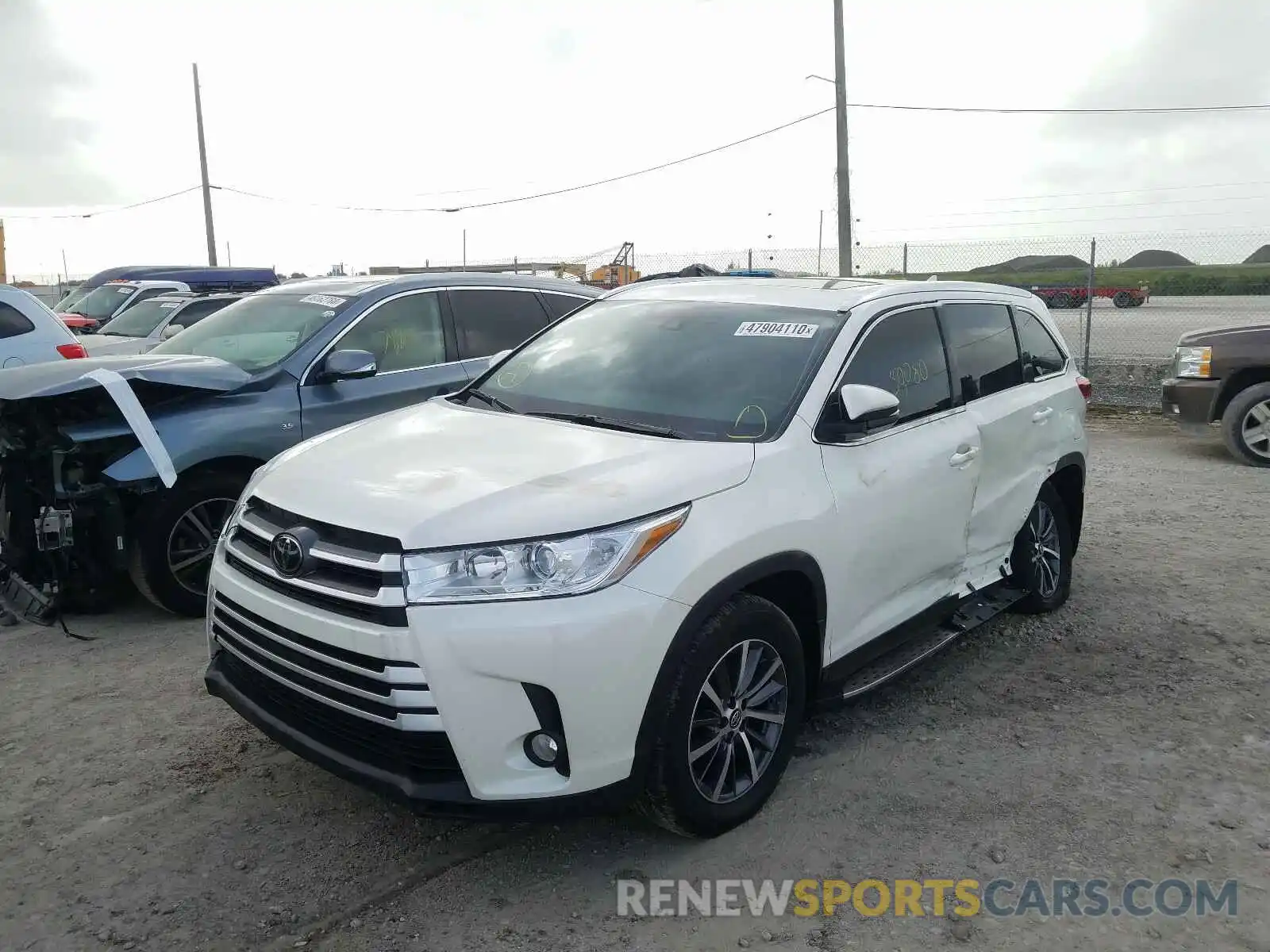 2 Photograph of a damaged car 5TDJZRFH6KS565008 TOYOTA HIGHLANDER 2019