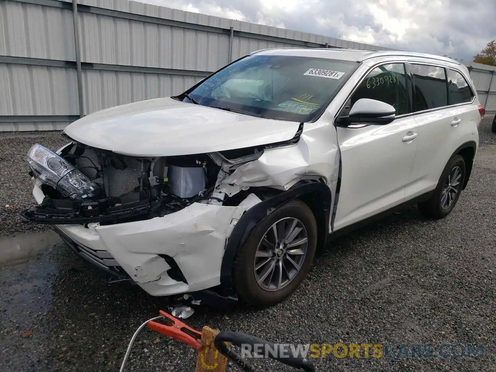 2 Photograph of a damaged car 5TDJZRFH6KS571102 TOYOTA HIGHLANDER 2019