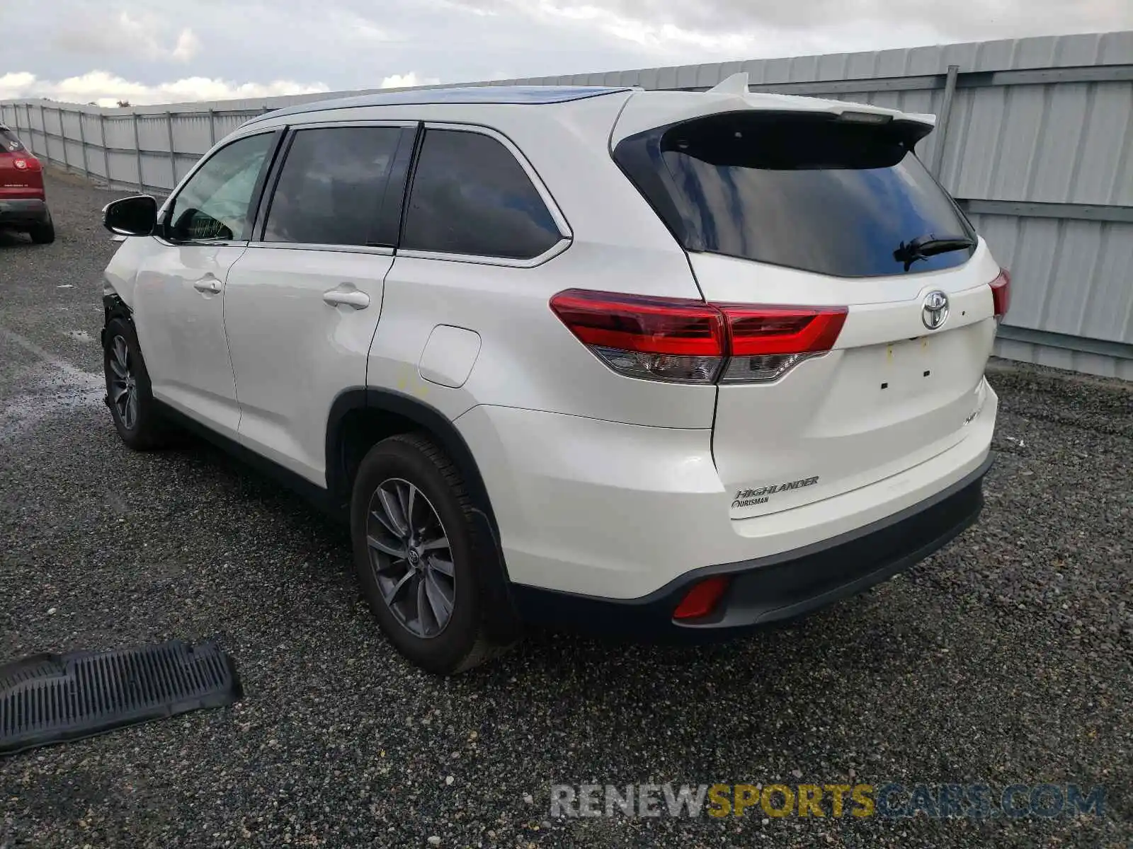 3 Photograph of a damaged car 5TDJZRFH6KS571102 TOYOTA HIGHLANDER 2019