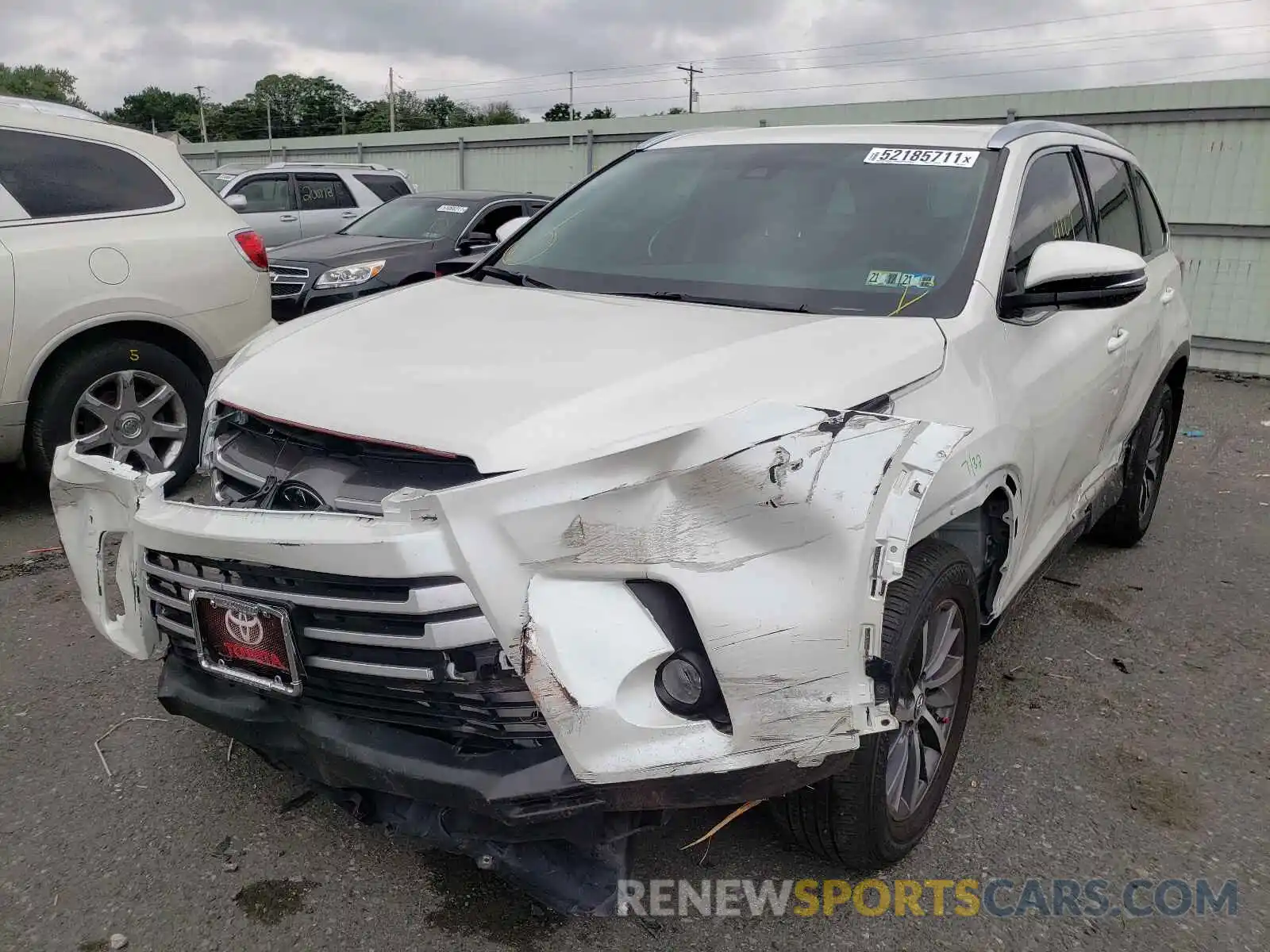 2 Photograph of a damaged car 5TDJZRFH6KS575375 TOYOTA HIGHLANDER 2019