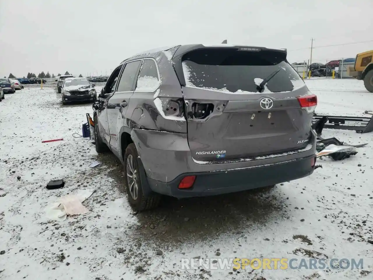 3 Photograph of a damaged car 5TDJZRFH6KS575389 TOYOTA HIGHLANDER 2019