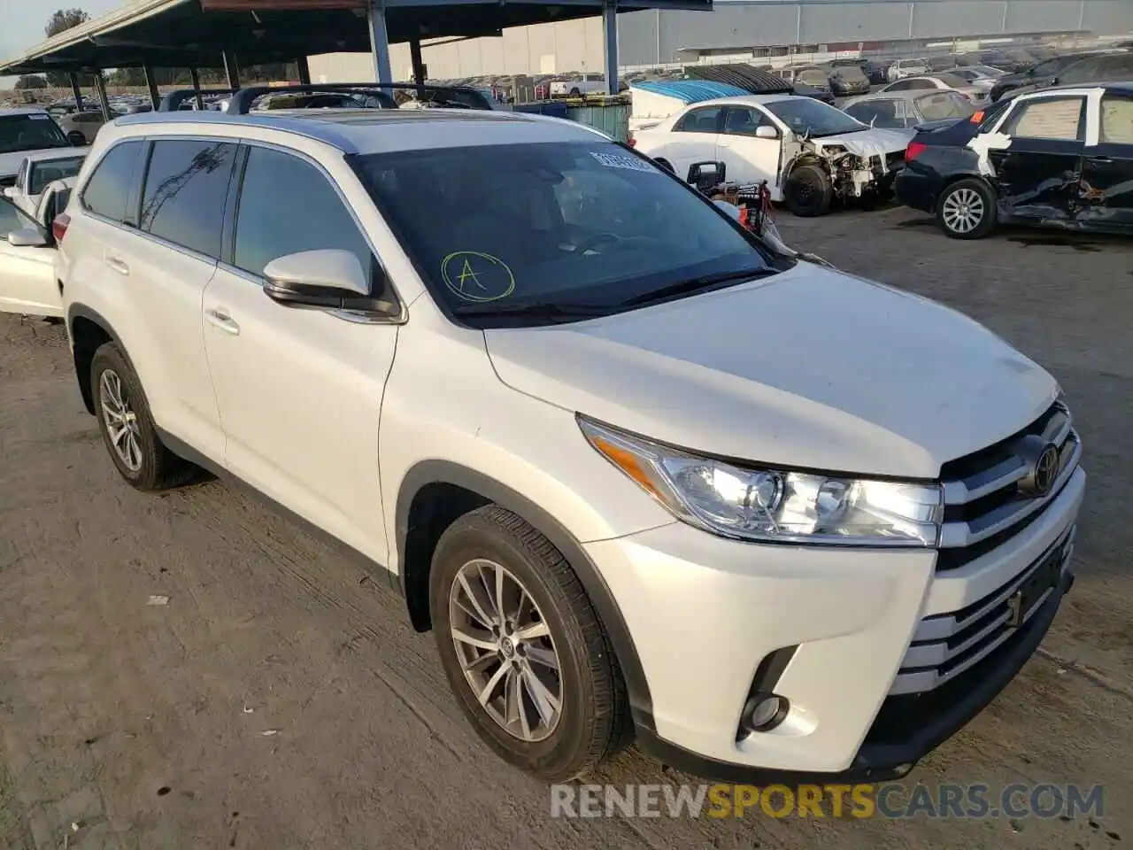 1 Photograph of a damaged car 5TDJZRFH6KS576428 TOYOTA HIGHLANDER 2019