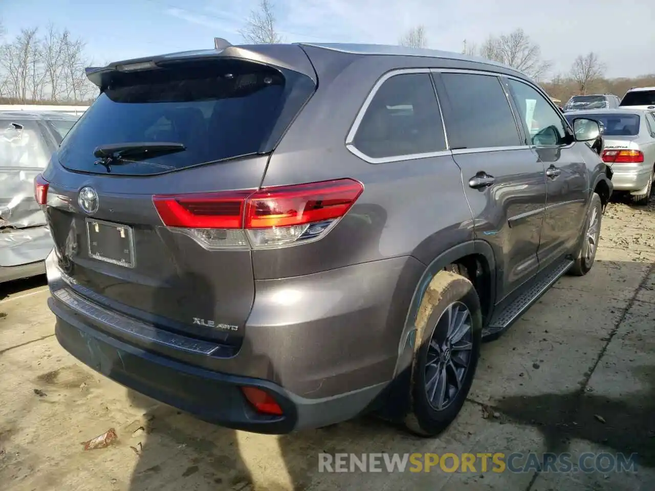 4 Photograph of a damaged car 5TDJZRFH6KS577174 TOYOTA HIGHLANDER 2019