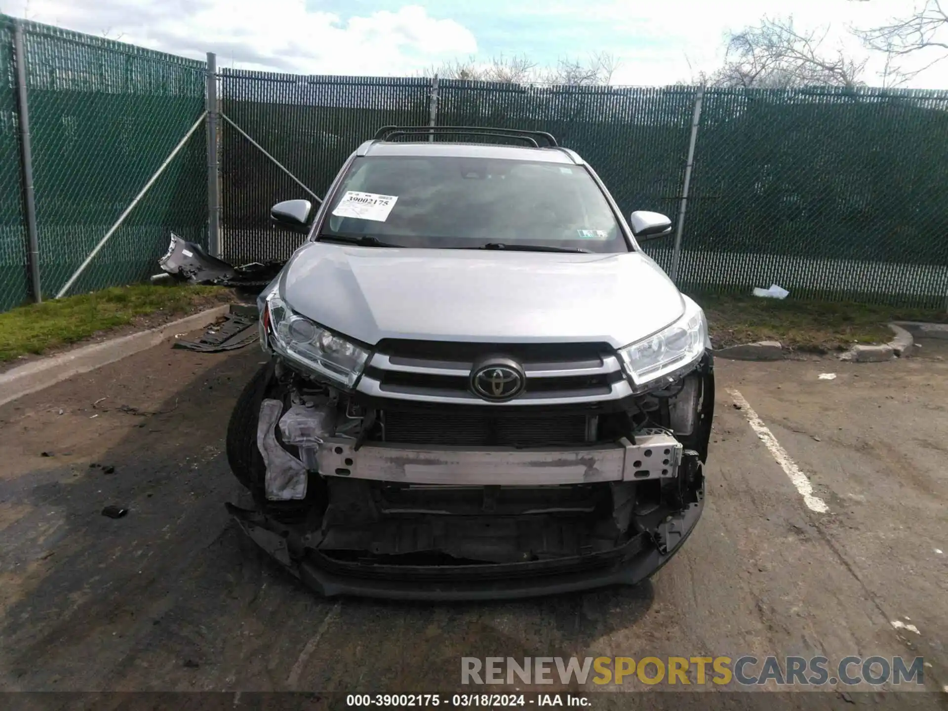 13 Photograph of a damaged car 5TDJZRFH6KS577661 TOYOTA HIGHLANDER 2019