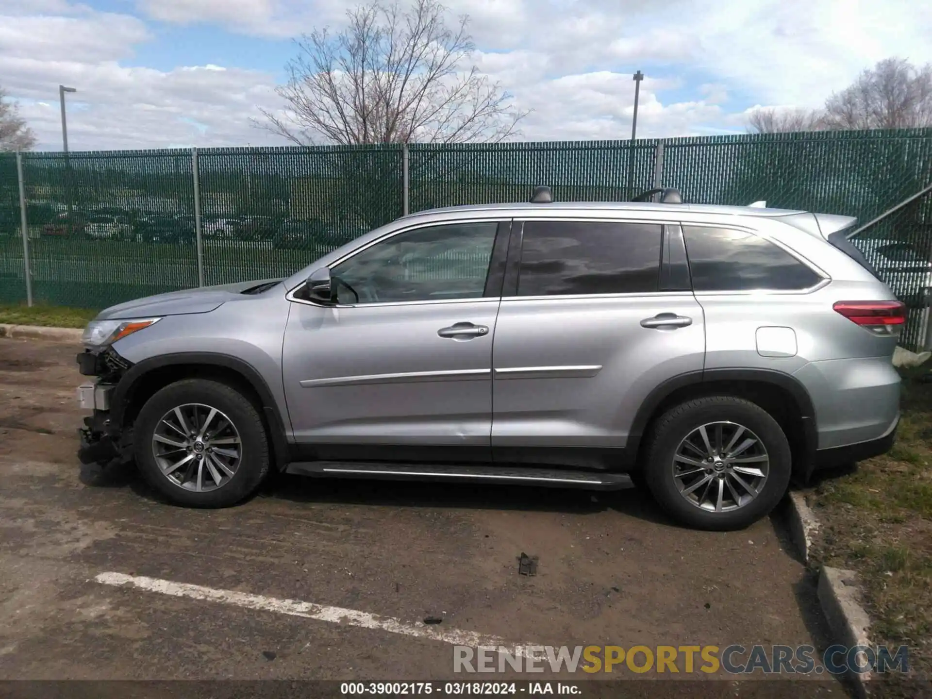 15 Photograph of a damaged car 5TDJZRFH6KS577661 TOYOTA HIGHLANDER 2019