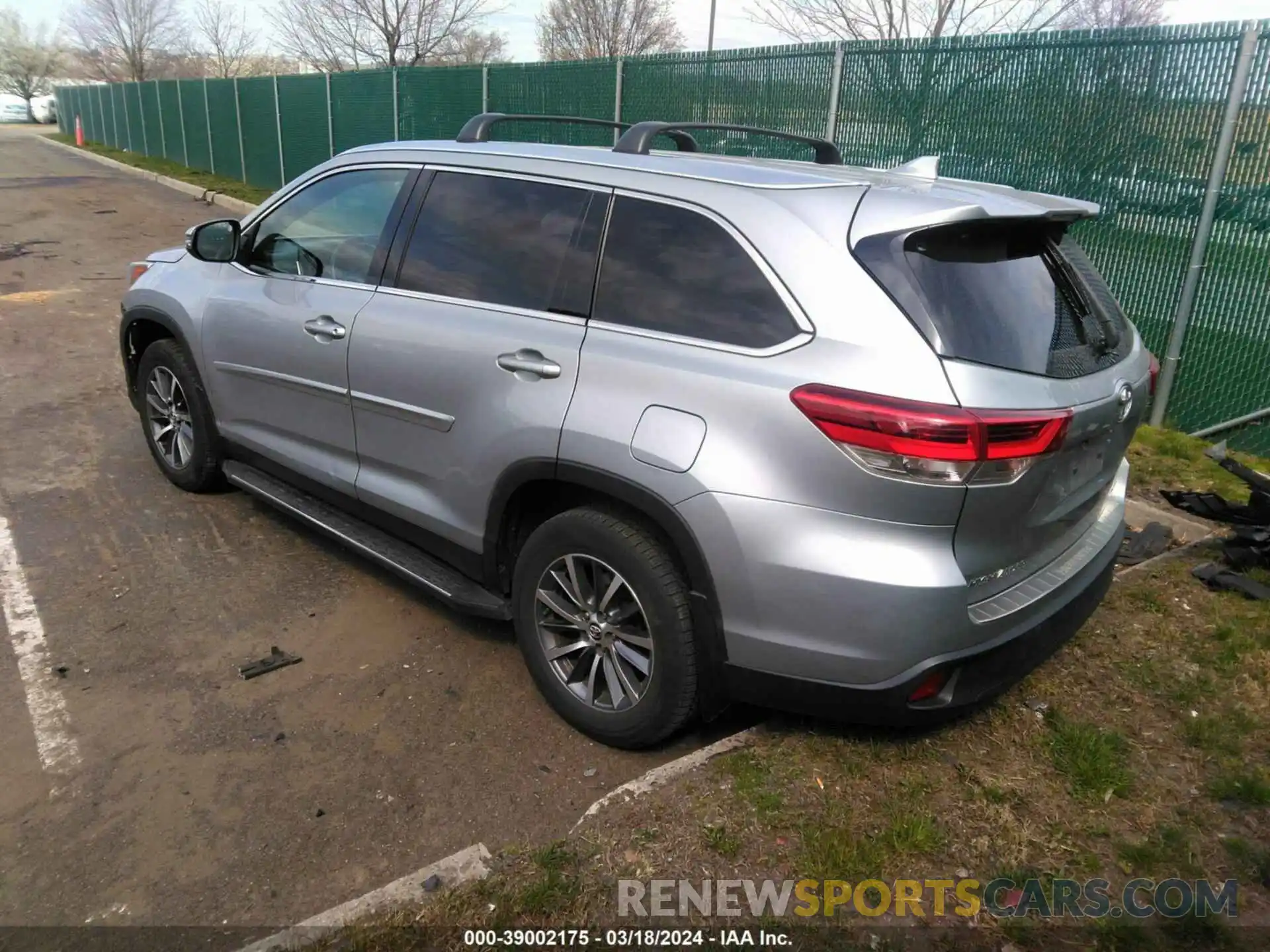 3 Photograph of a damaged car 5TDJZRFH6KS577661 TOYOTA HIGHLANDER 2019