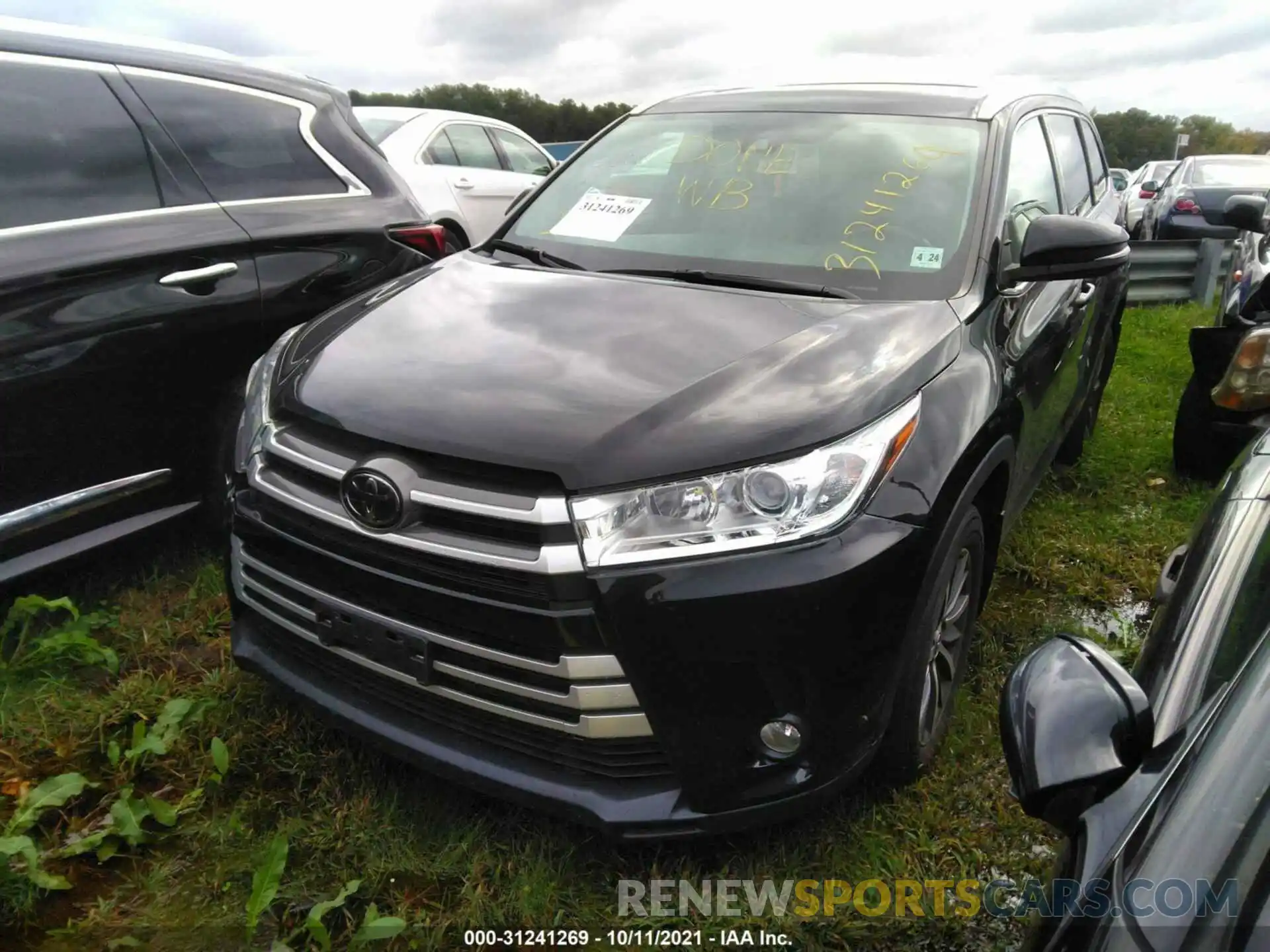 2 Photograph of a damaged car 5TDJZRFH6KS578356 TOYOTA HIGHLANDER 2019