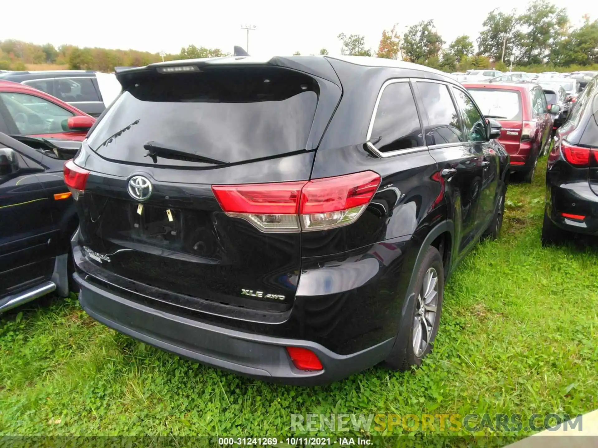 4 Photograph of a damaged car 5TDJZRFH6KS578356 TOYOTA HIGHLANDER 2019