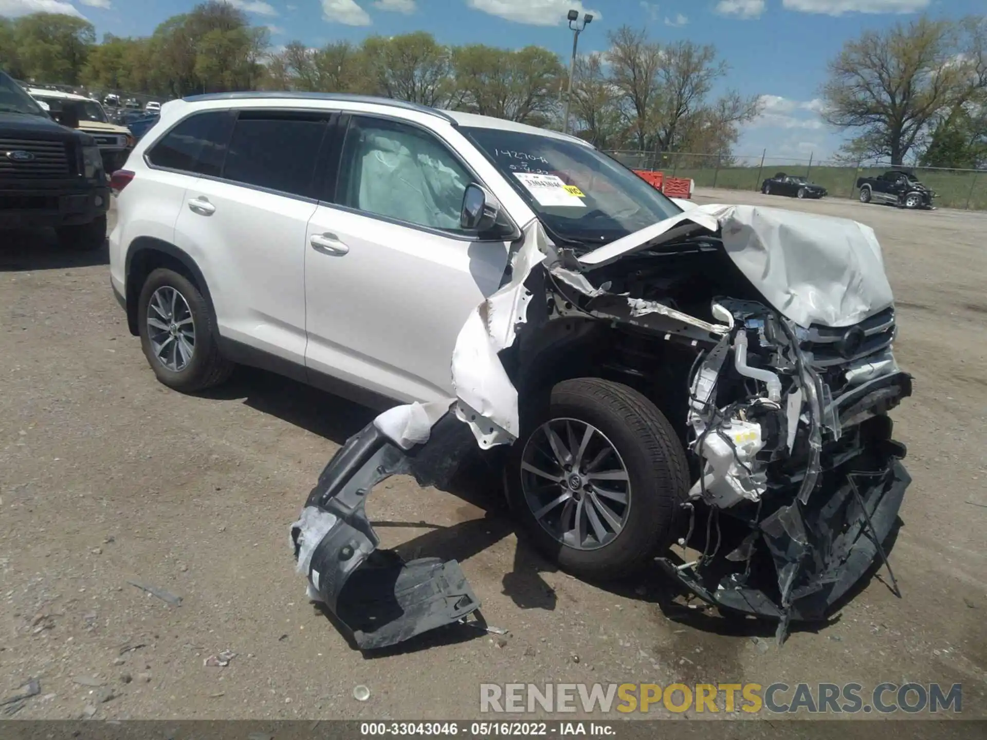 1 Photograph of a damaged car 5TDJZRFH6KS578499 TOYOTA HIGHLANDER 2019