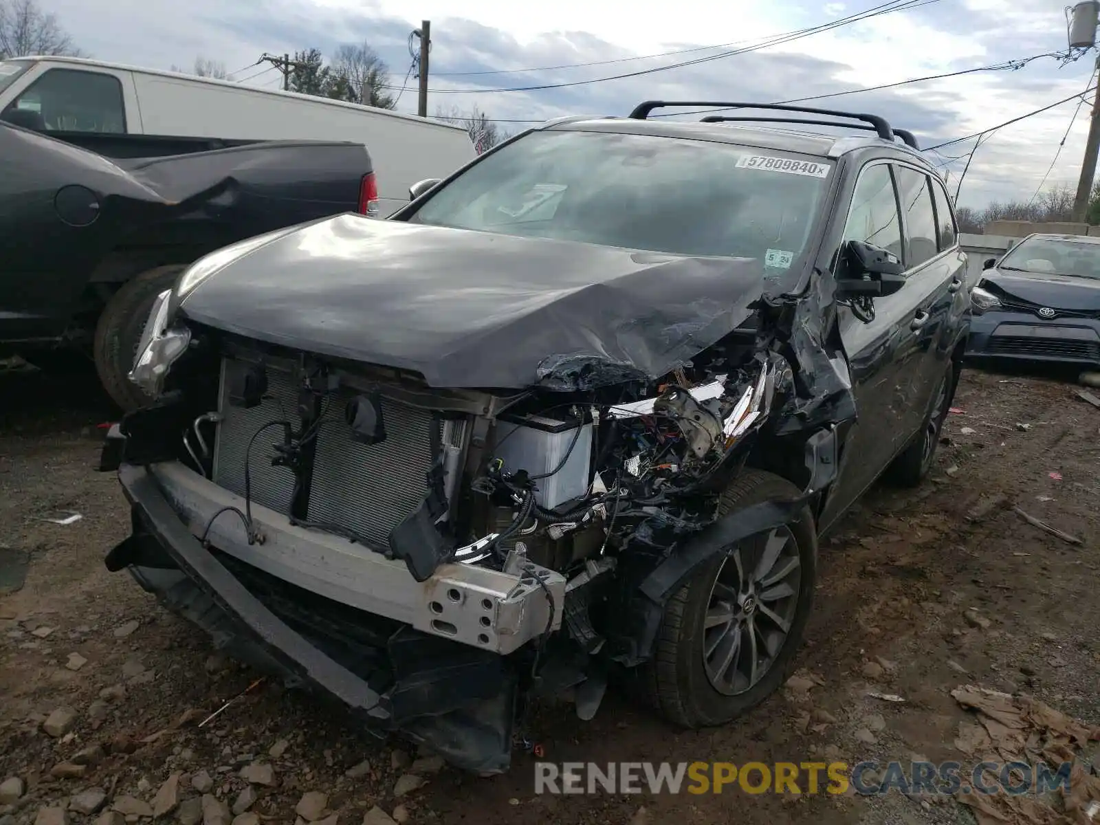 2 Photograph of a damaged car 5TDJZRFH6KS579748 TOYOTA HIGHLANDER 2019