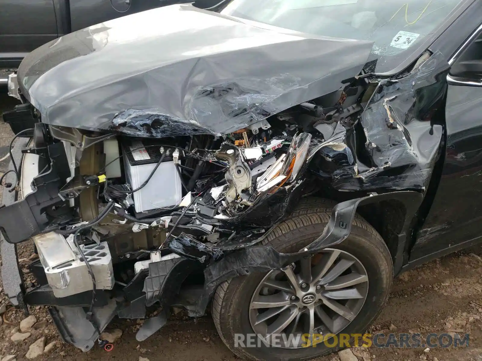 9 Photograph of a damaged car 5TDJZRFH6KS579748 TOYOTA HIGHLANDER 2019