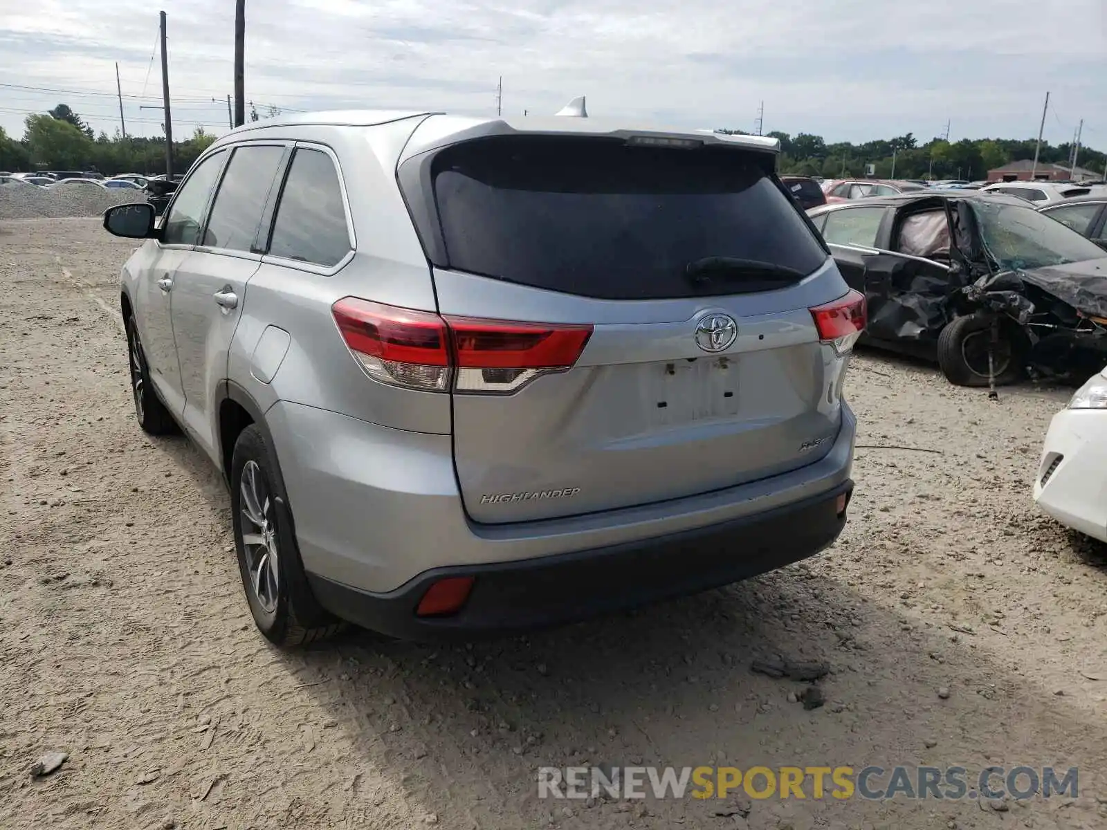 3 Photograph of a damaged car 5TDJZRFH6KS580933 TOYOTA HIGHLANDER 2019