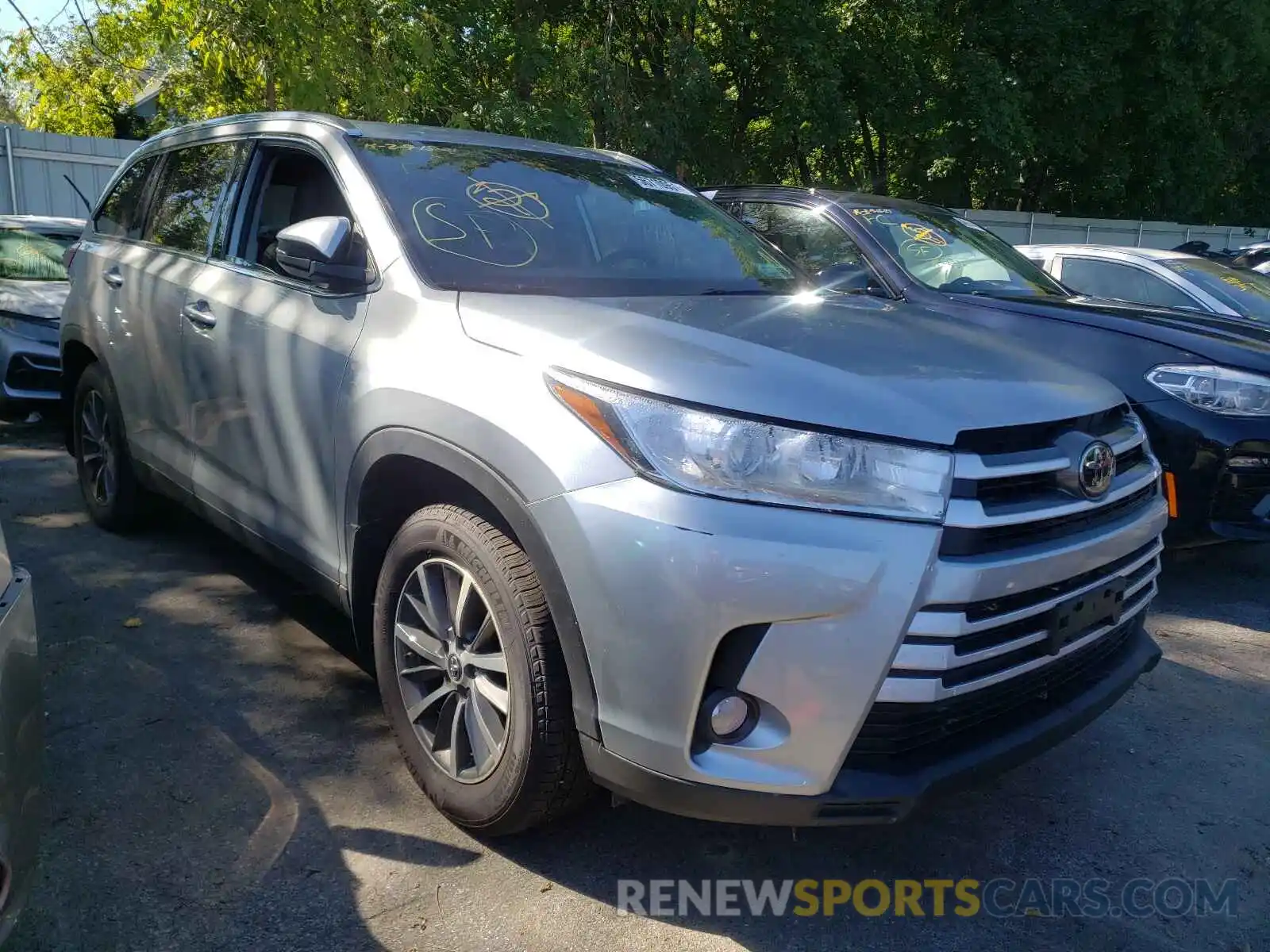 1 Photograph of a damaged car 5TDJZRFH6KS582682 TOYOTA HIGHLANDER 2019