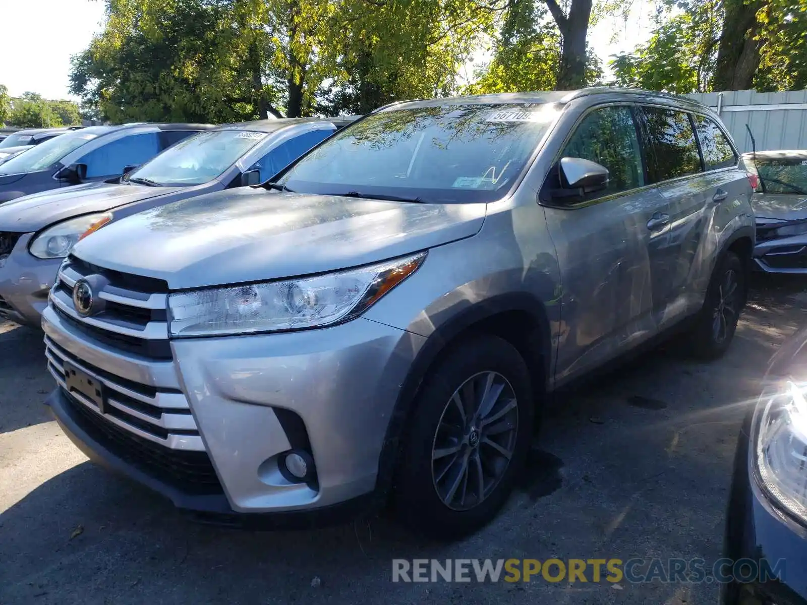 2 Photograph of a damaged car 5TDJZRFH6KS582682 TOYOTA HIGHLANDER 2019