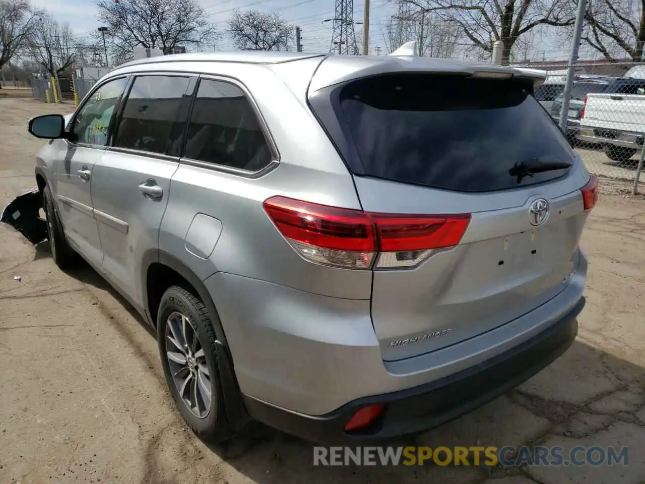 3 Photograph of a damaged car 5TDJZRFH6KS583105 TOYOTA HIGHLANDER 2019