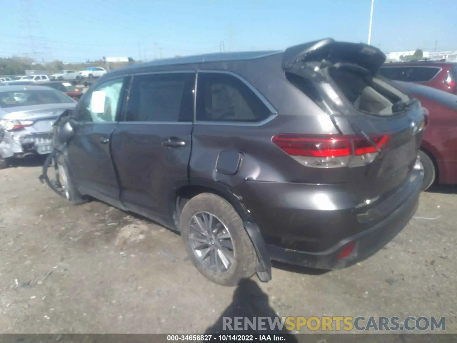 3 Photograph of a damaged car 5TDJZRFH6KS583721 TOYOTA HIGHLANDER 2019