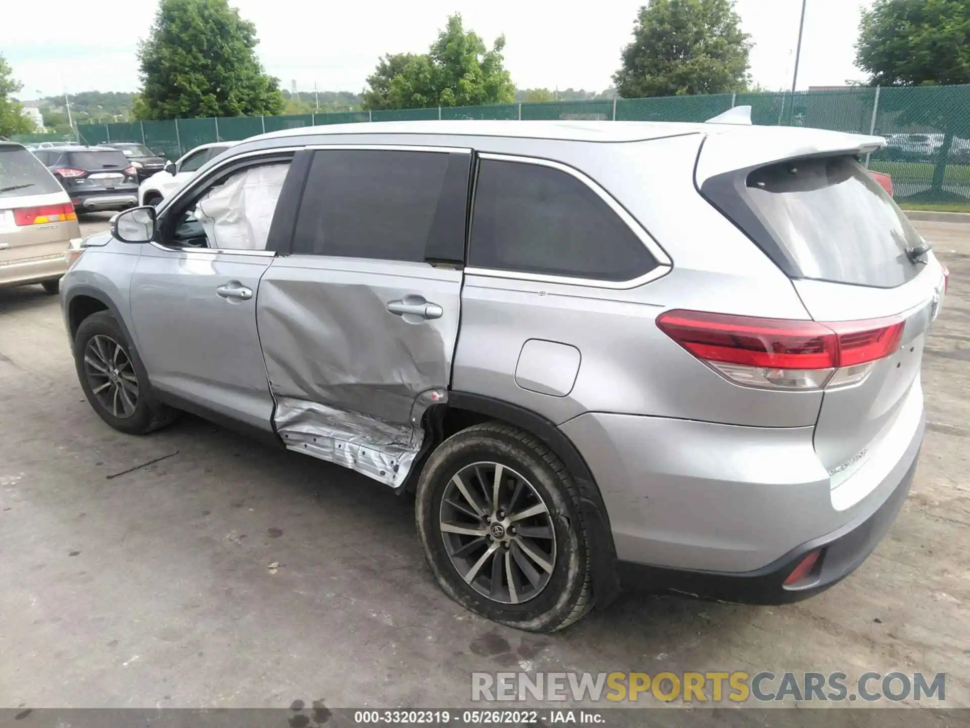 3 Photograph of a damaged car 5TDJZRFH6KS584111 TOYOTA HIGHLANDER 2019