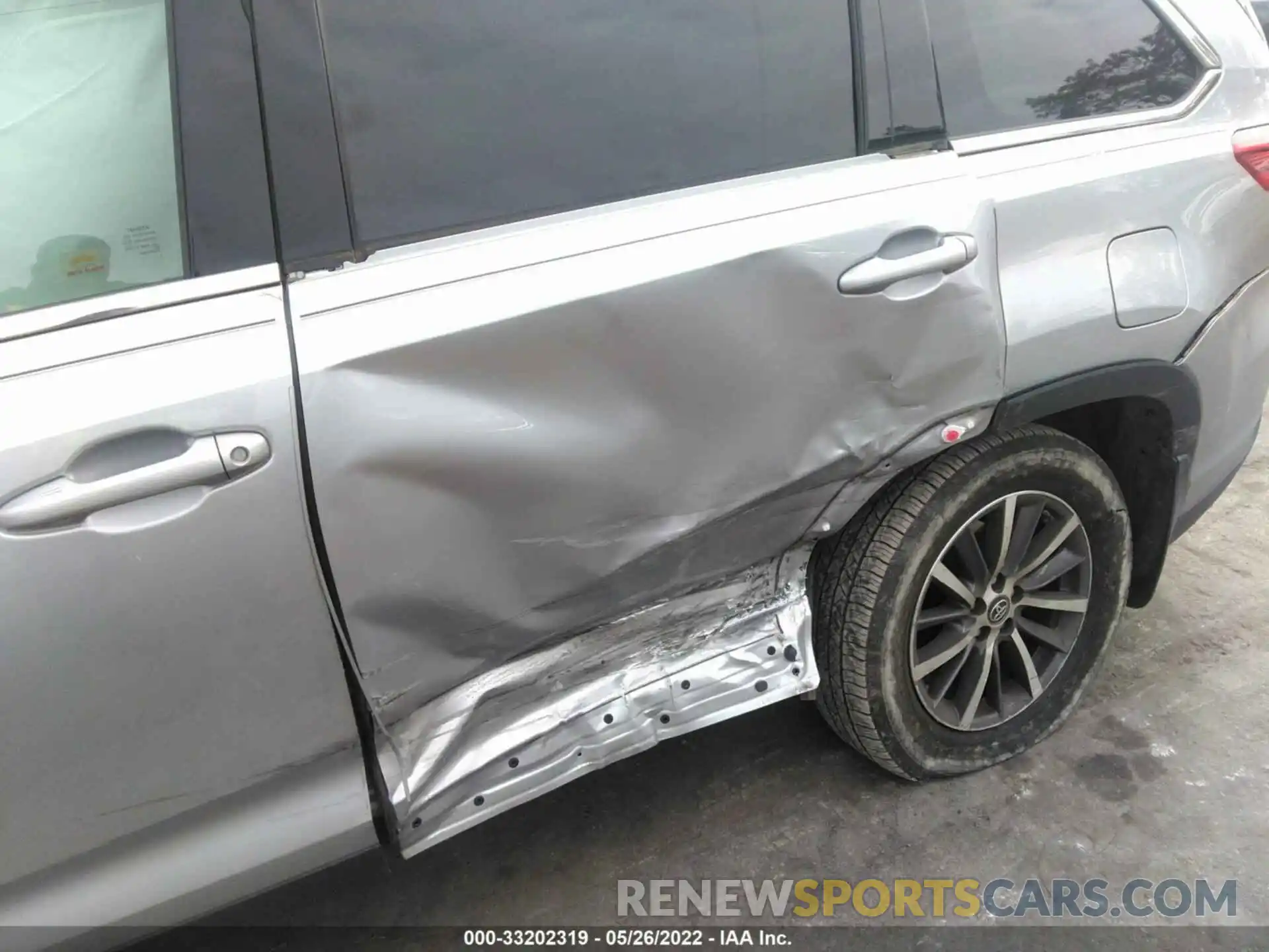 6 Photograph of a damaged car 5TDJZRFH6KS584111 TOYOTA HIGHLANDER 2019