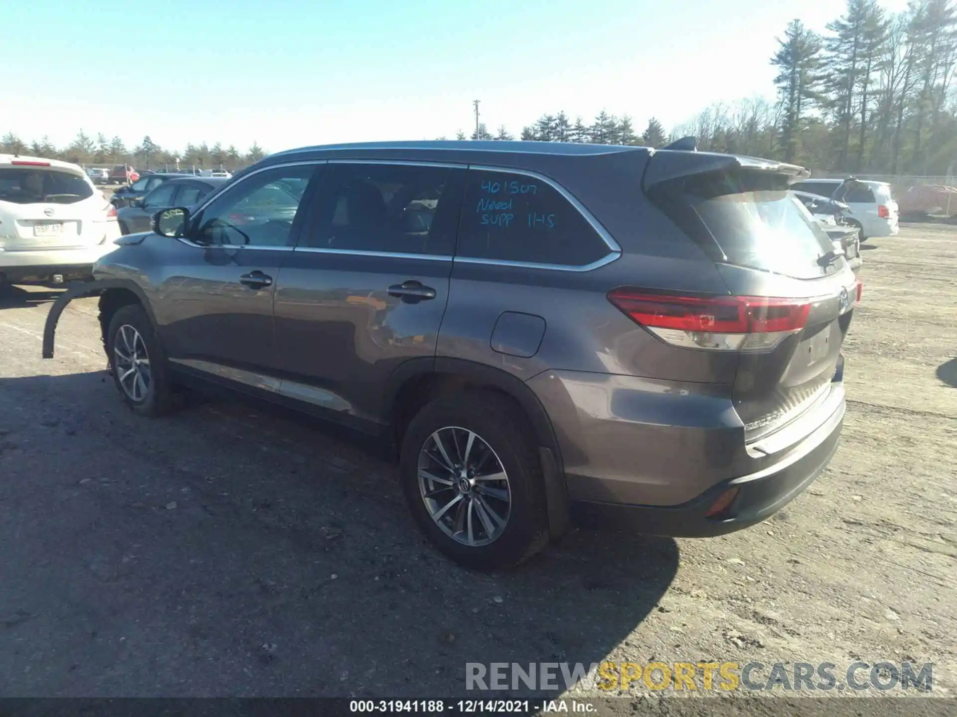 3 Photograph of a damaged car 5TDJZRFH6KS584867 TOYOTA HIGHLANDER 2019