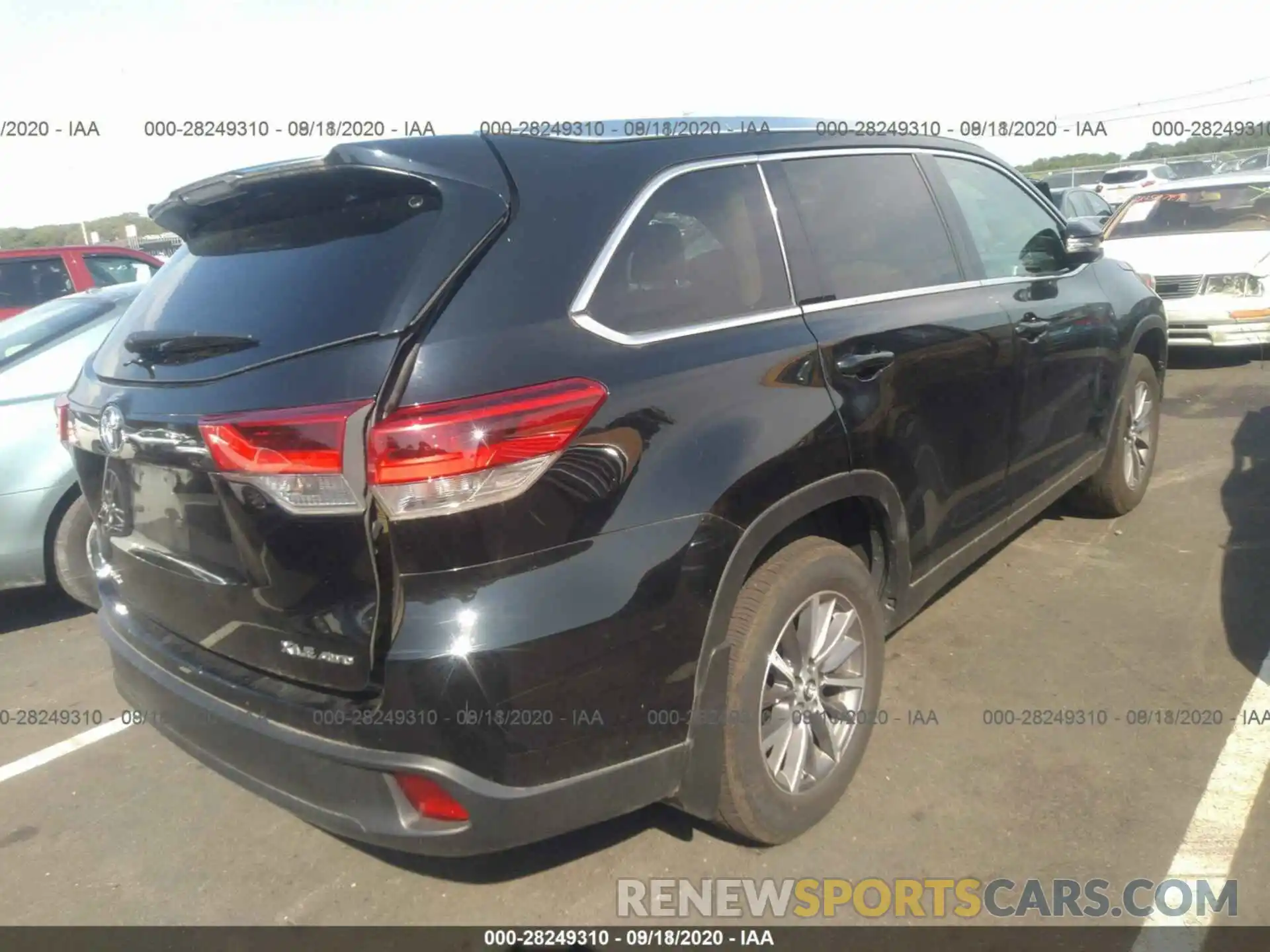 14 Photograph of a damaged car 5TDJZRFH6KS585601 TOYOTA HIGHLANDER 2019