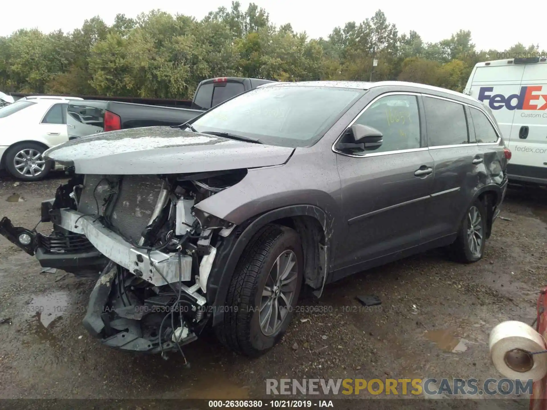 2 Photograph of a damaged car 5TDJZRFH6KS586179 TOYOTA HIGHLANDER 2019