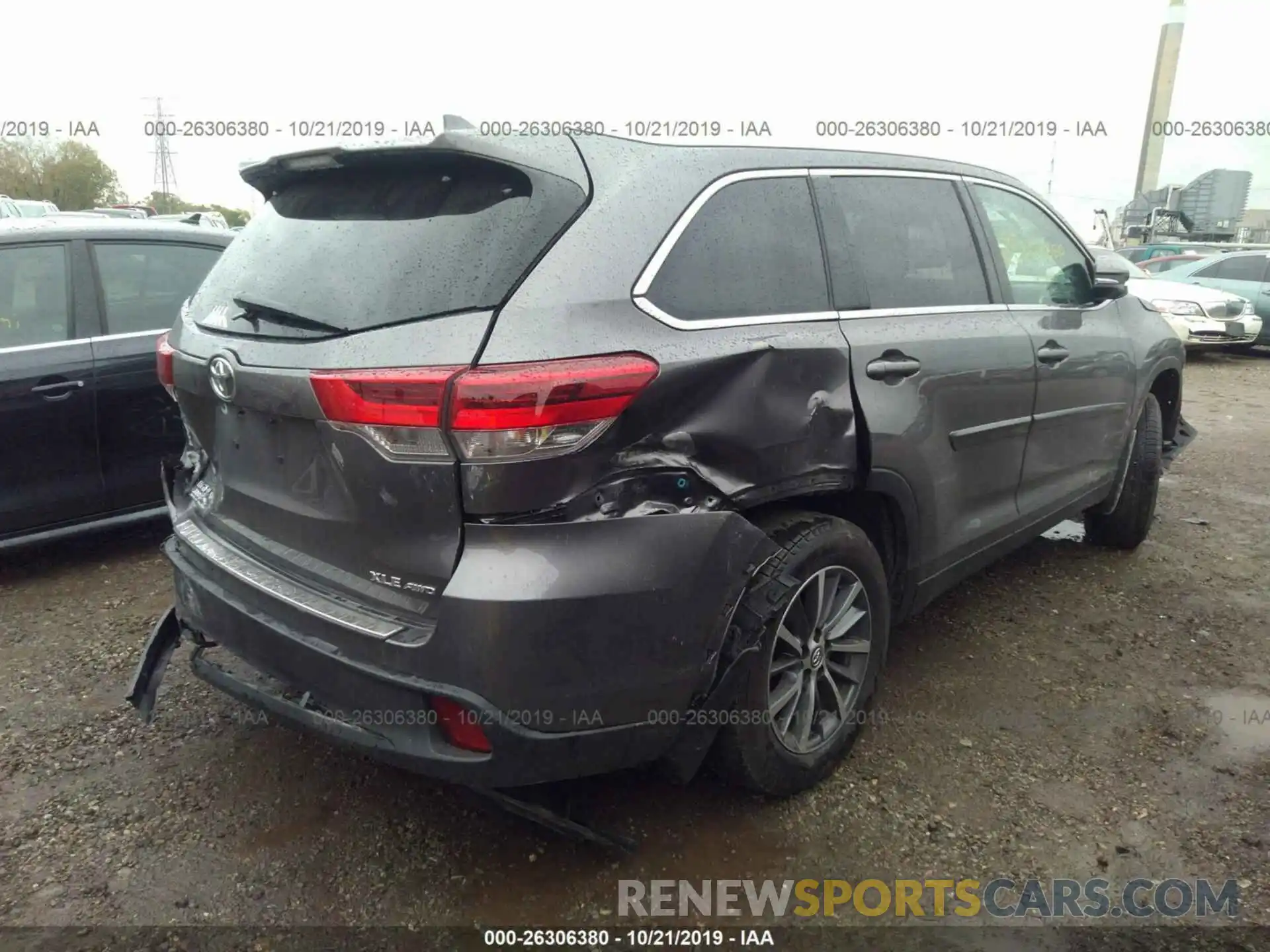 4 Photograph of a damaged car 5TDJZRFH6KS586179 TOYOTA HIGHLANDER 2019