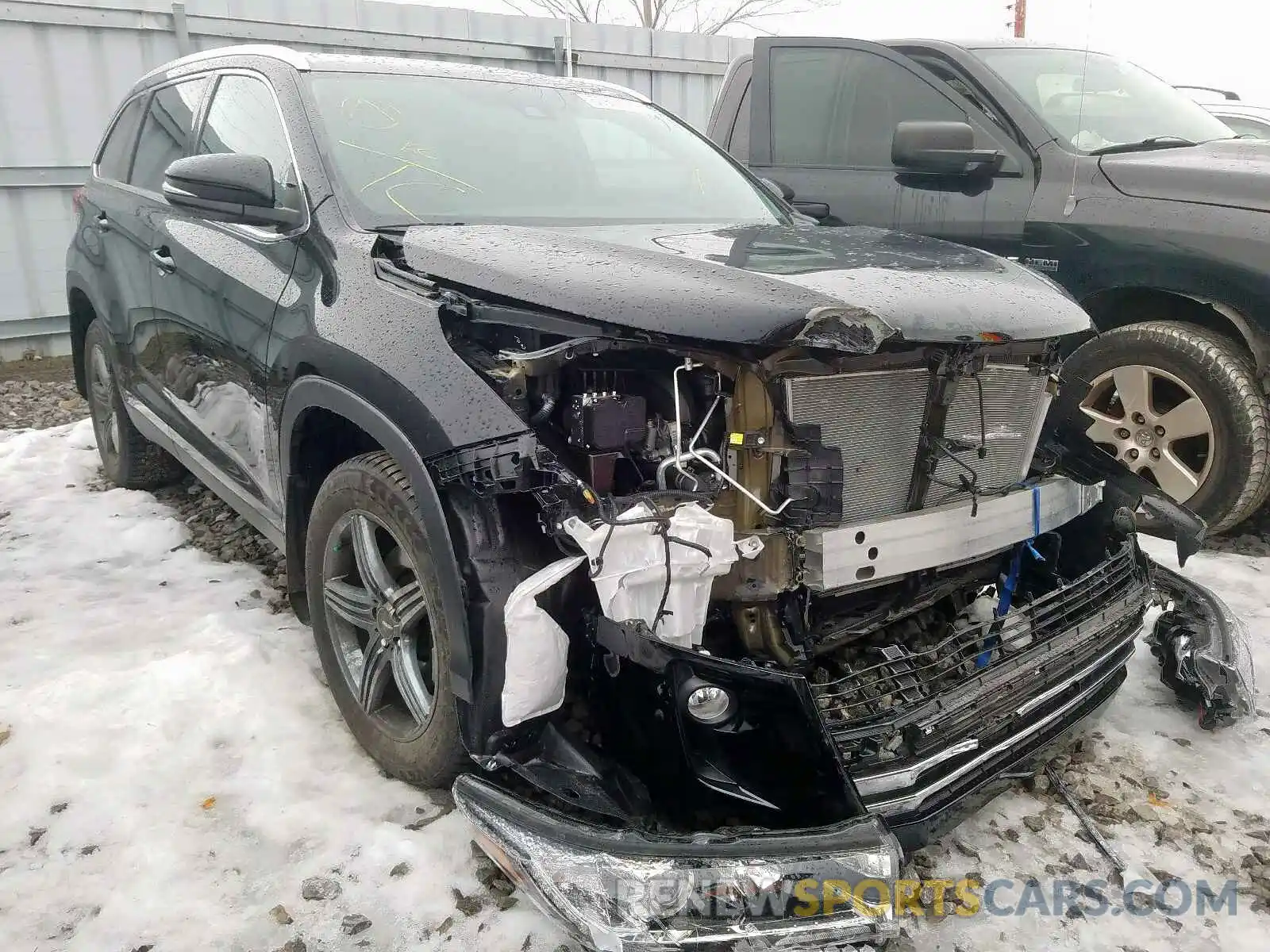 1 Photograph of a damaged car 5TDJZRFH6KS587669 TOYOTA HIGHLANDER 2019