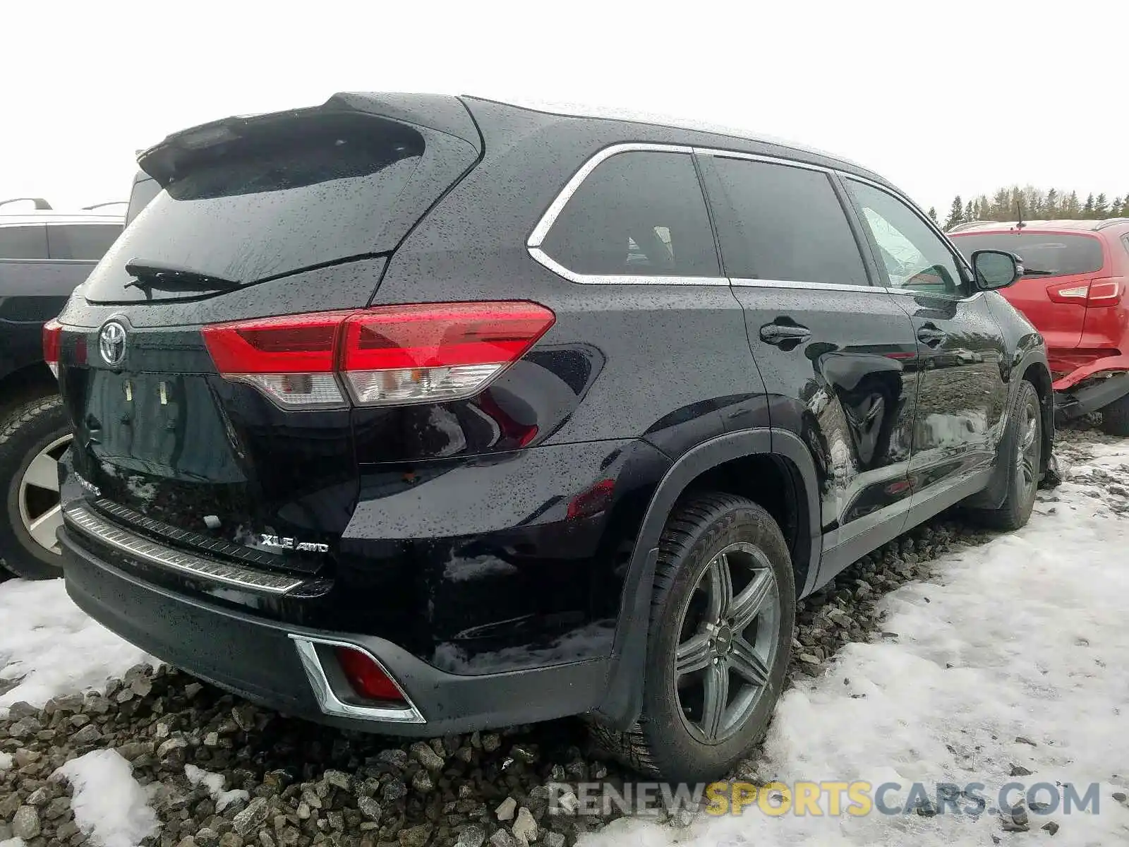 4 Photograph of a damaged car 5TDJZRFH6KS587669 TOYOTA HIGHLANDER 2019