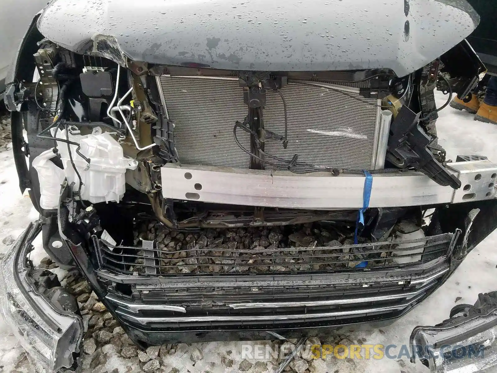 9 Photograph of a damaged car 5TDJZRFH6KS587669 TOYOTA HIGHLANDER 2019