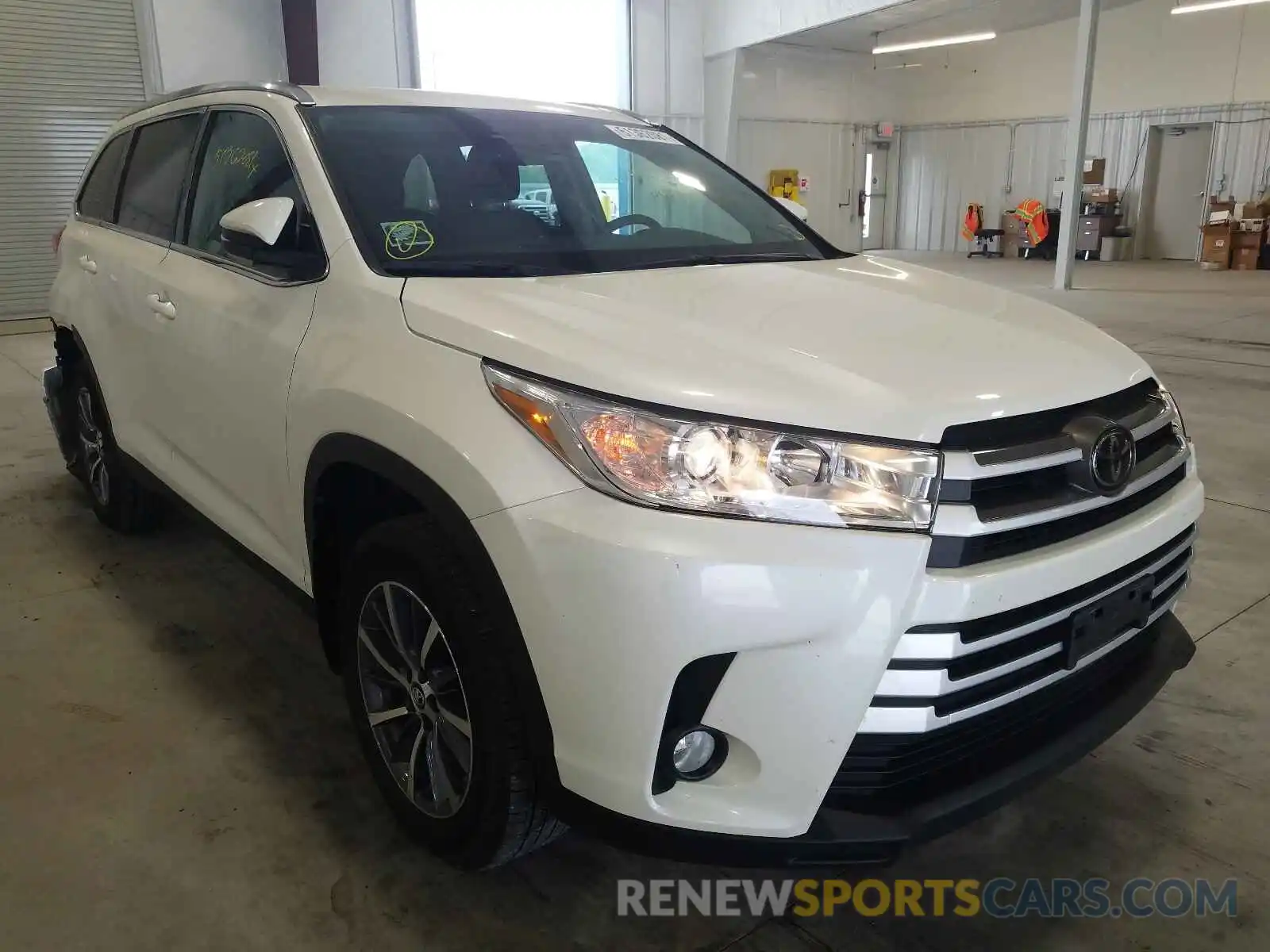 1 Photograph of a damaged car 5TDJZRFH6KS589390 TOYOTA HIGHLANDER 2019