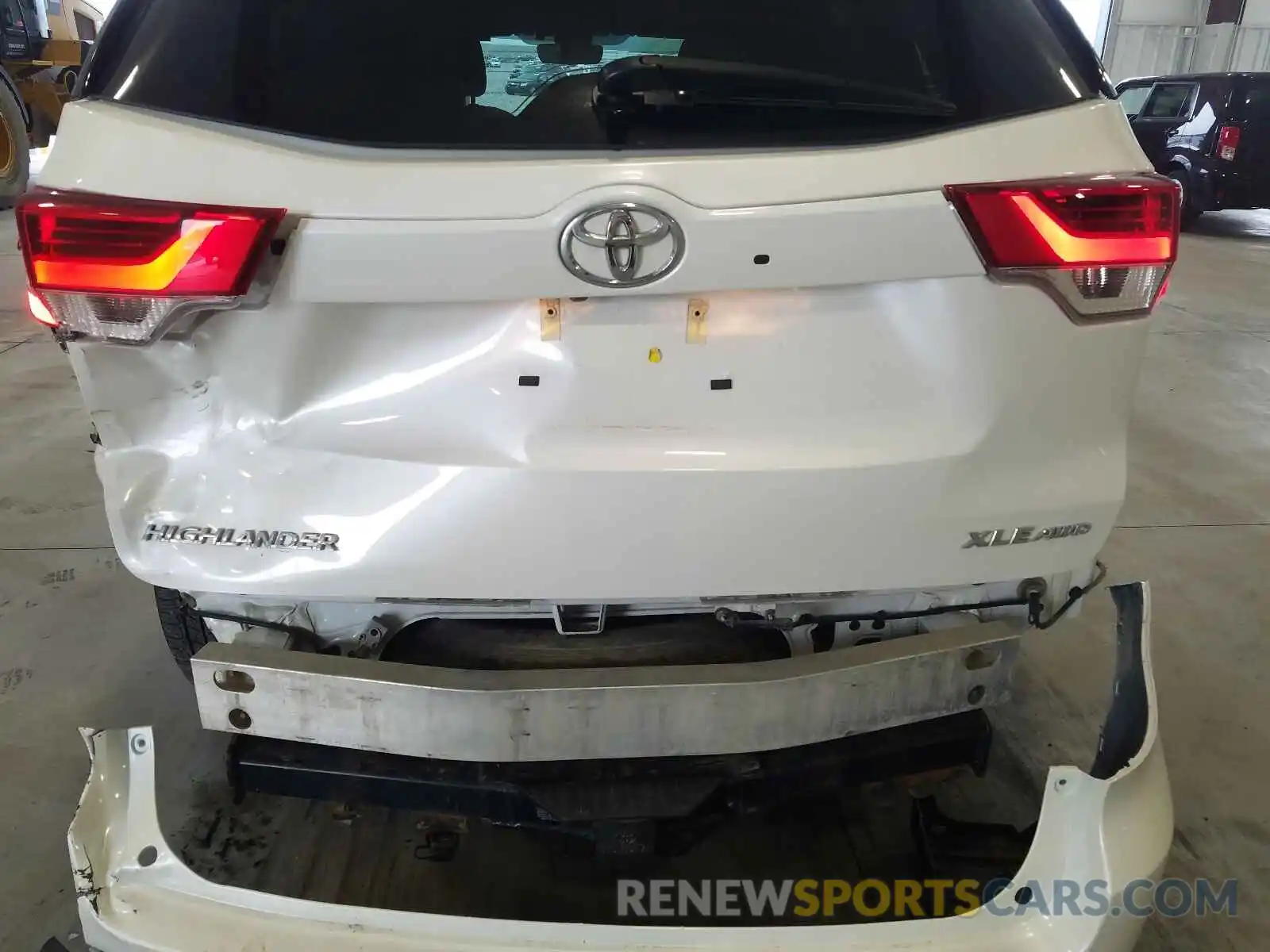 9 Photograph of a damaged car 5TDJZRFH6KS589390 TOYOTA HIGHLANDER 2019