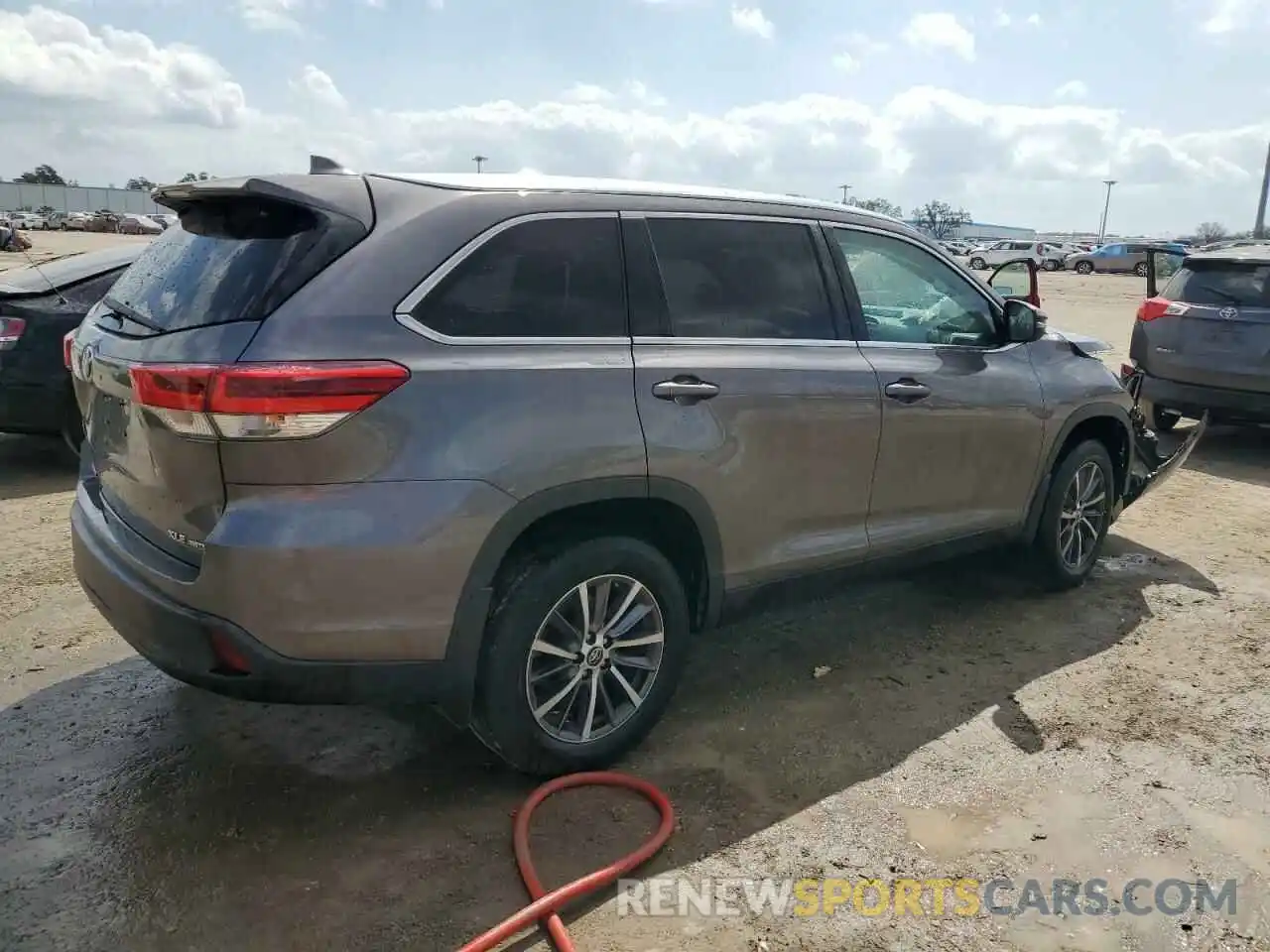 3 Photograph of a damaged car 5TDJZRFH6KS589678 TOYOTA HIGHLANDER 2019