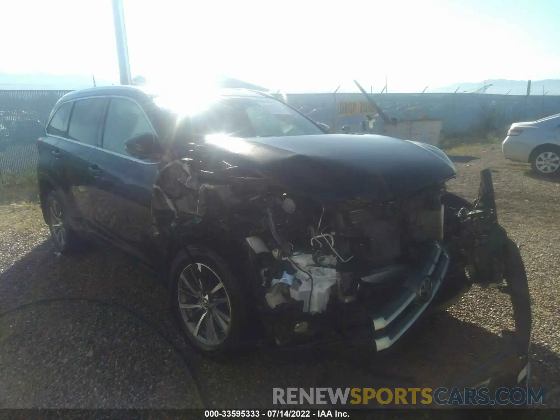 1 Photograph of a damaged car 5TDJZRFH6KS590927 TOYOTA HIGHLANDER 2019