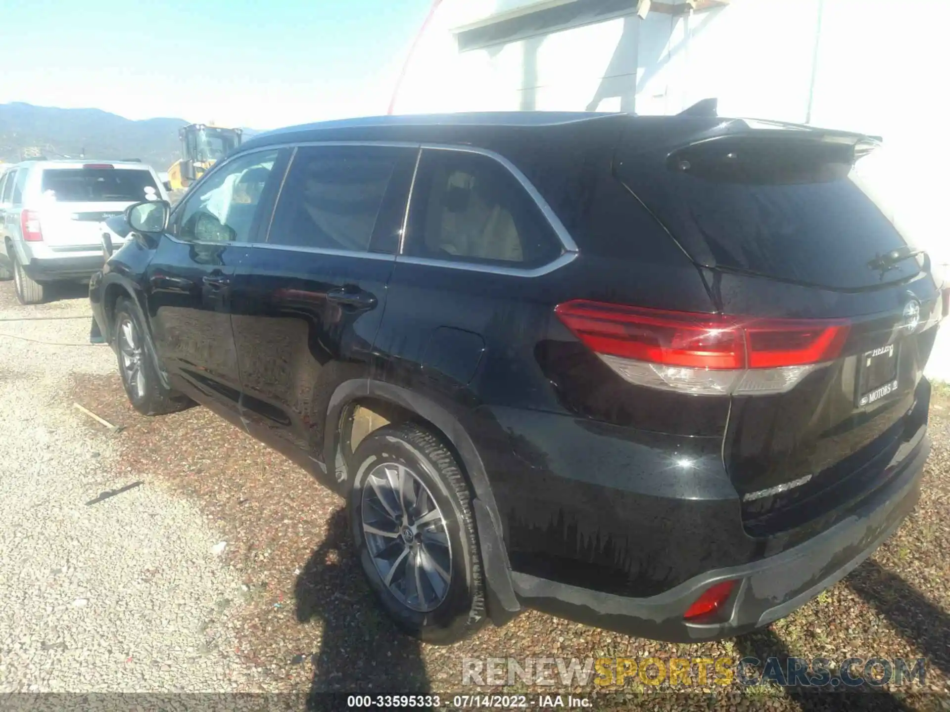 3 Photograph of a damaged car 5TDJZRFH6KS590927 TOYOTA HIGHLANDER 2019