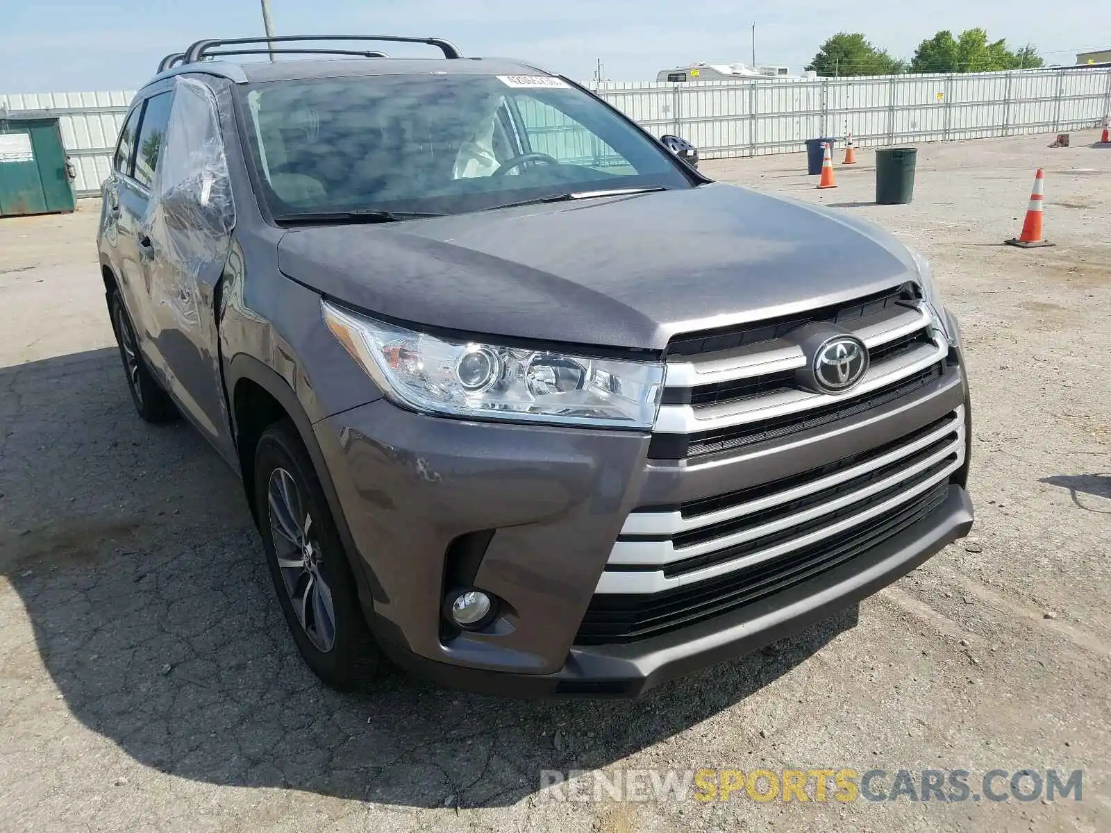 1 Photograph of a damaged car 5TDJZRFH6KS591916 TOYOTA HIGHLANDER 2019