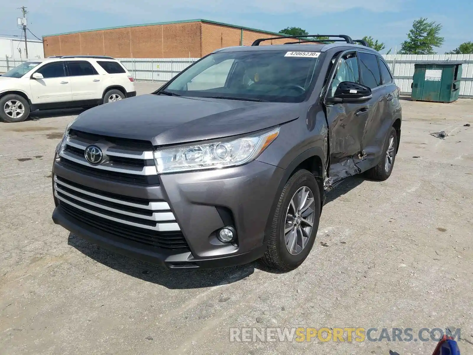 2 Photograph of a damaged car 5TDJZRFH6KS591916 TOYOTA HIGHLANDER 2019