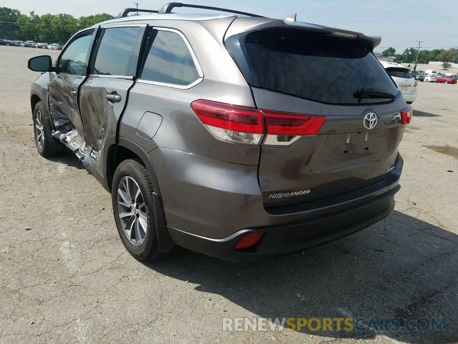 3 Photograph of a damaged car 5TDJZRFH6KS591916 TOYOTA HIGHLANDER 2019