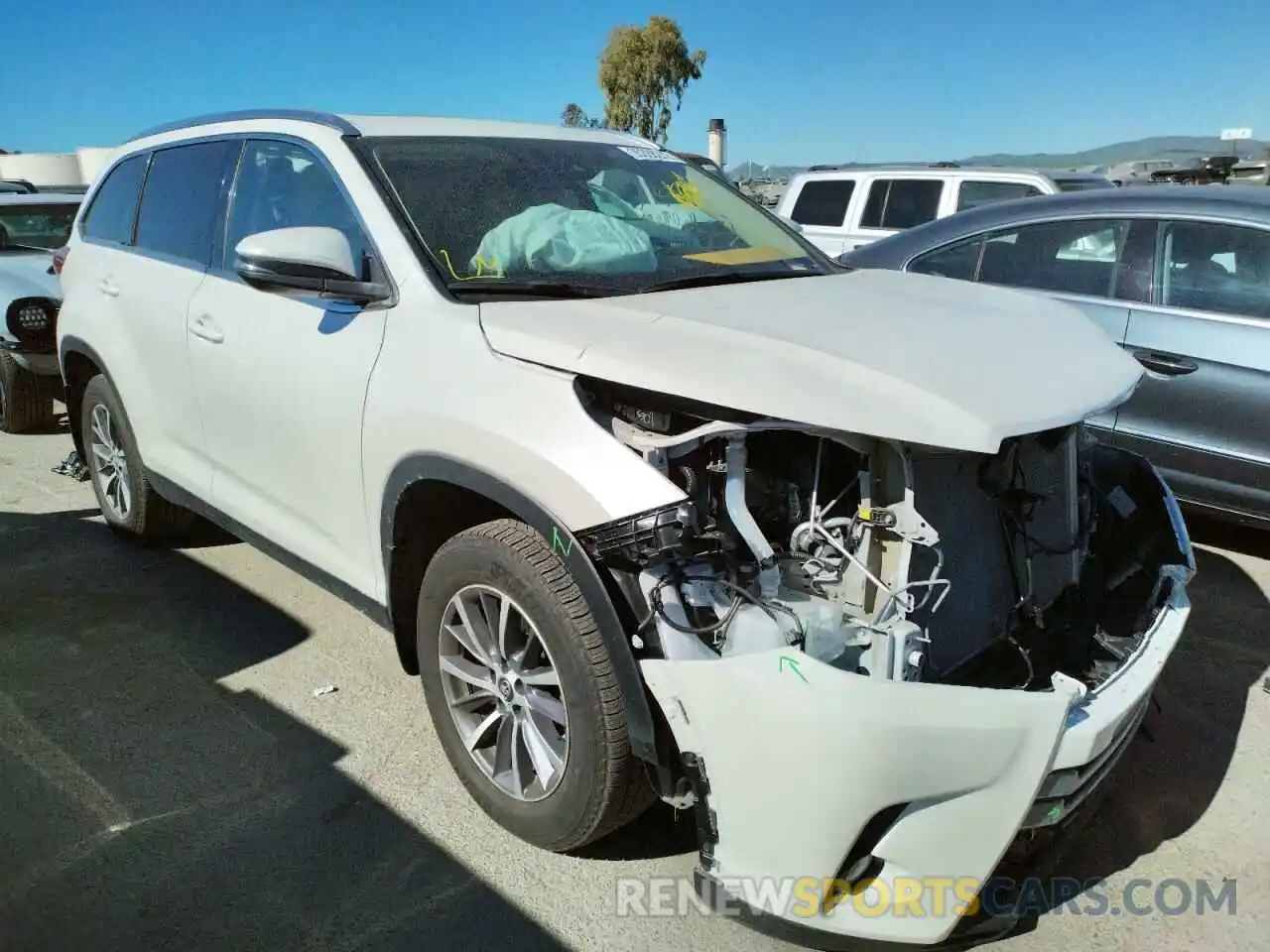 1 Photograph of a damaged car 5TDJZRFH6KS592158 TOYOTA HIGHLANDER 2019