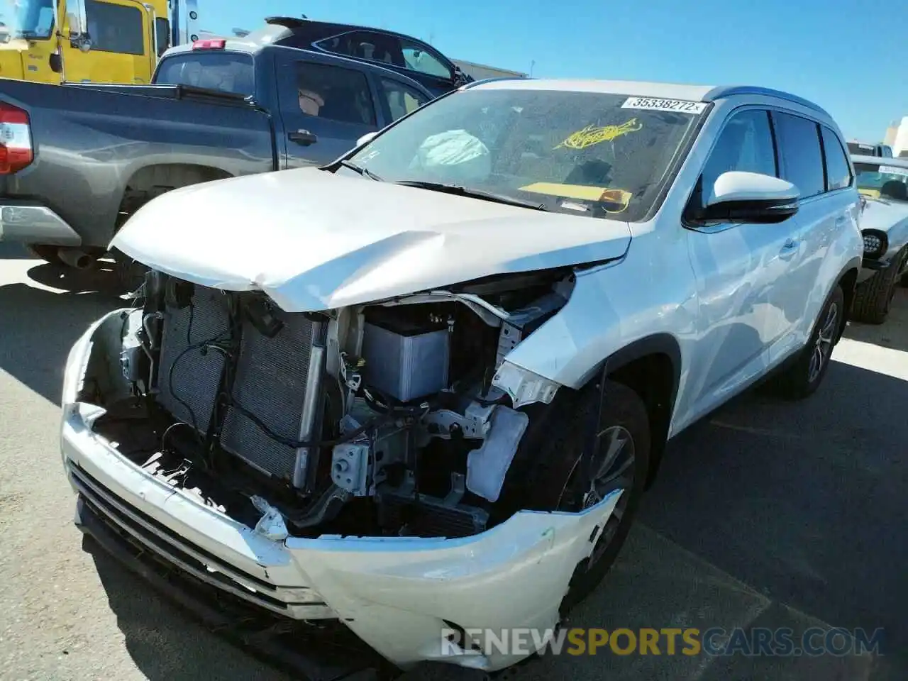 2 Photograph of a damaged car 5TDJZRFH6KS592158 TOYOTA HIGHLANDER 2019