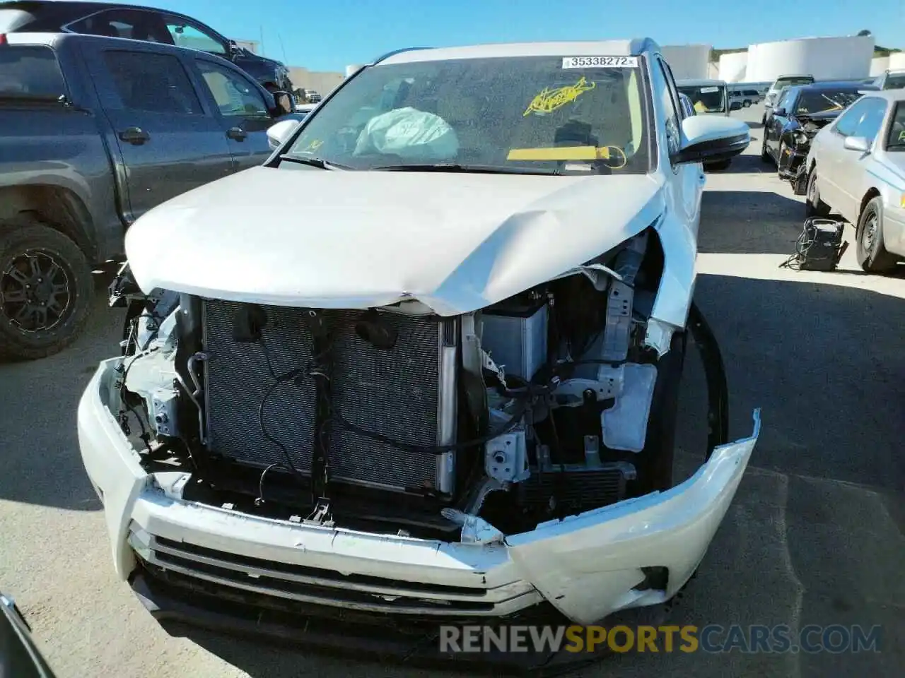 9 Photograph of a damaged car 5TDJZRFH6KS592158 TOYOTA HIGHLANDER 2019