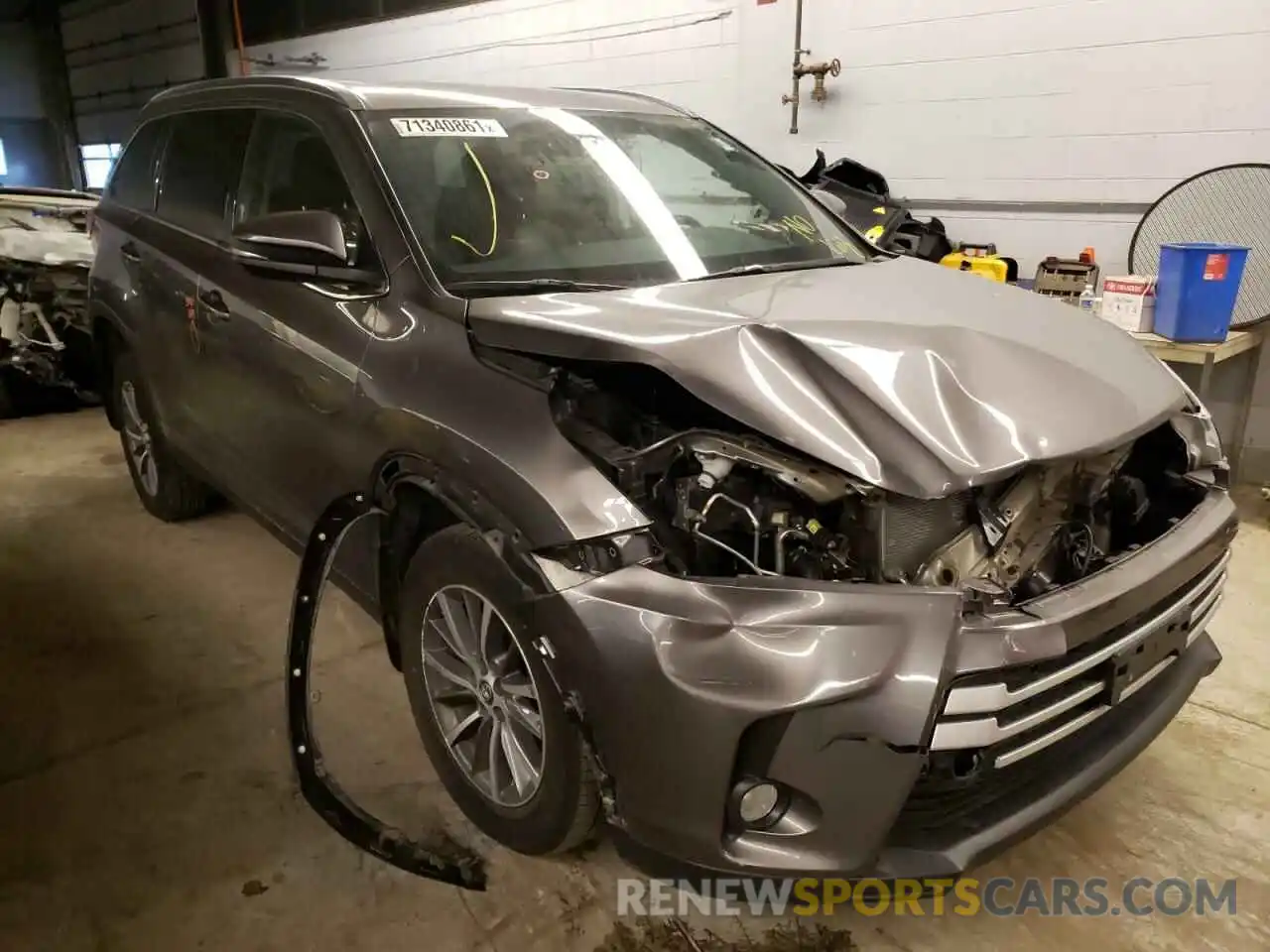 1 Photograph of a damaged car 5TDJZRFH6KS592466 TOYOTA HIGHLANDER 2019