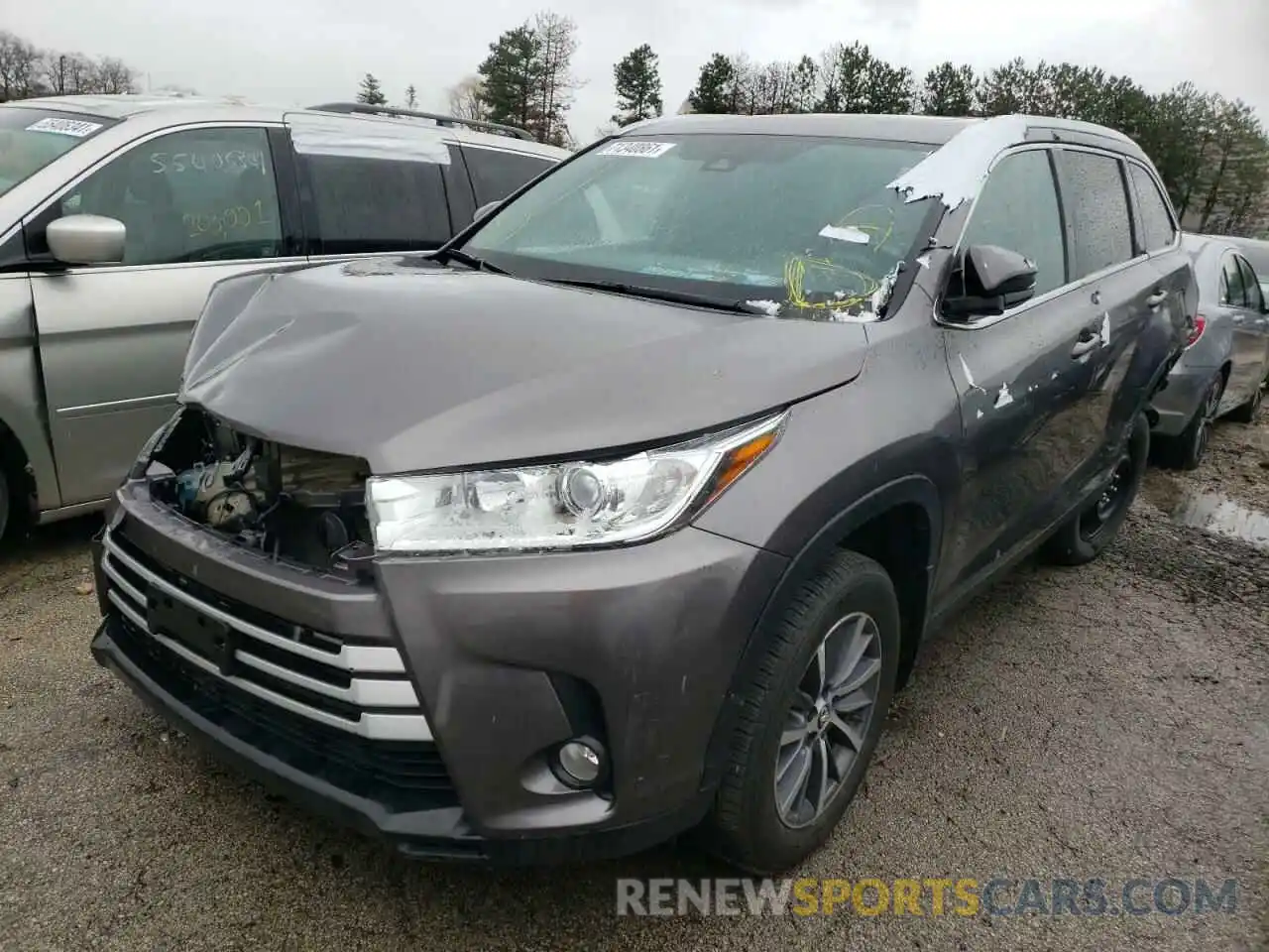 2 Photograph of a damaged car 5TDJZRFH6KS592466 TOYOTA HIGHLANDER 2019