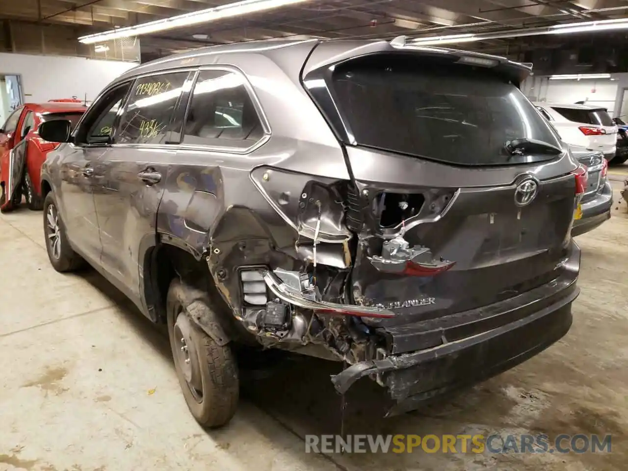 3 Photograph of a damaged car 5TDJZRFH6KS592466 TOYOTA HIGHLANDER 2019