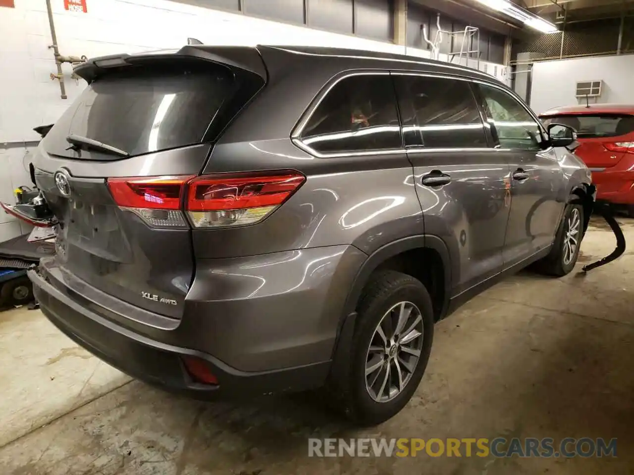 4 Photograph of a damaged car 5TDJZRFH6KS592466 TOYOTA HIGHLANDER 2019