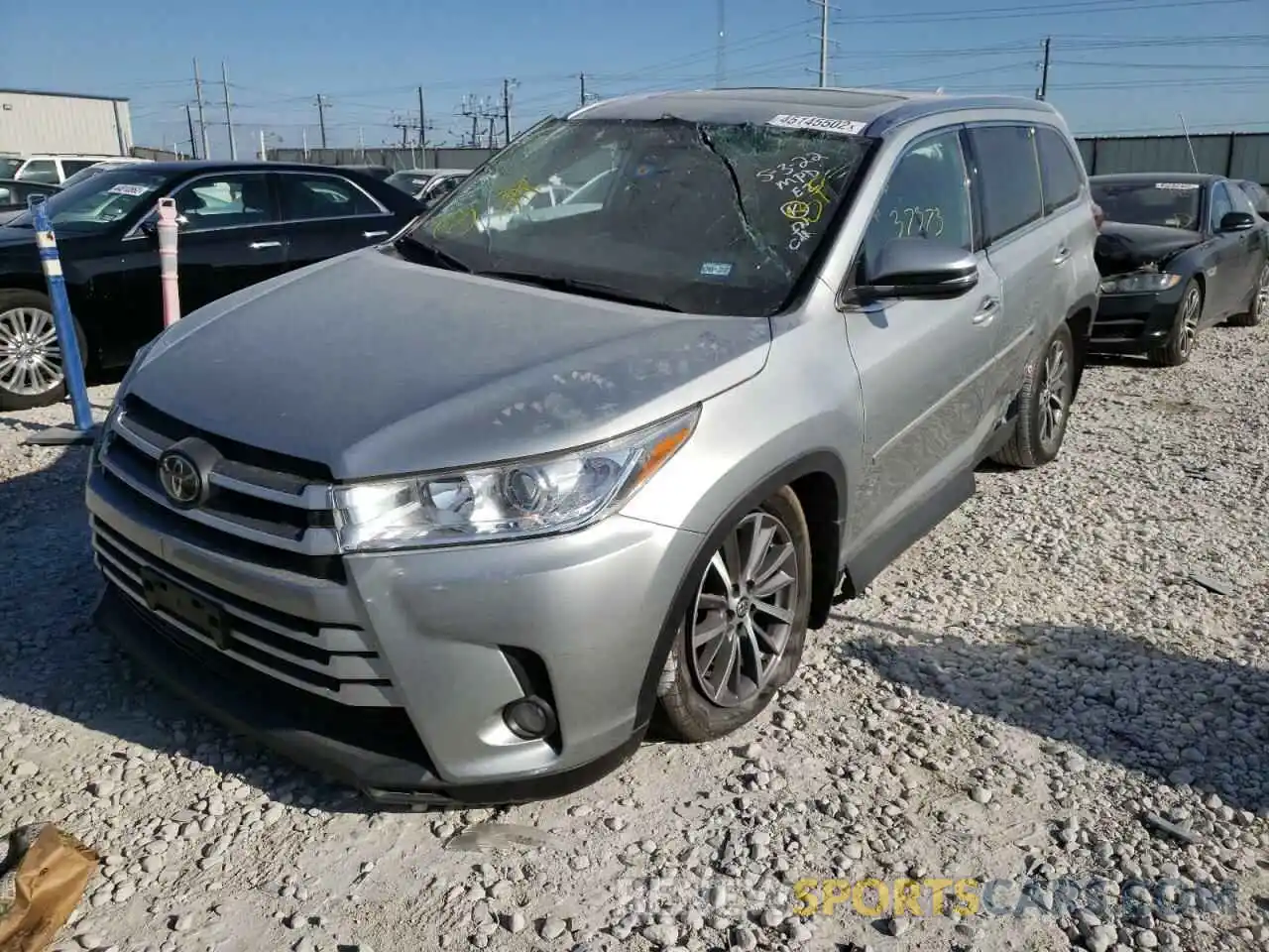 2 Photograph of a damaged car 5TDJZRFH6KS592905 TOYOTA HIGHLANDER 2019