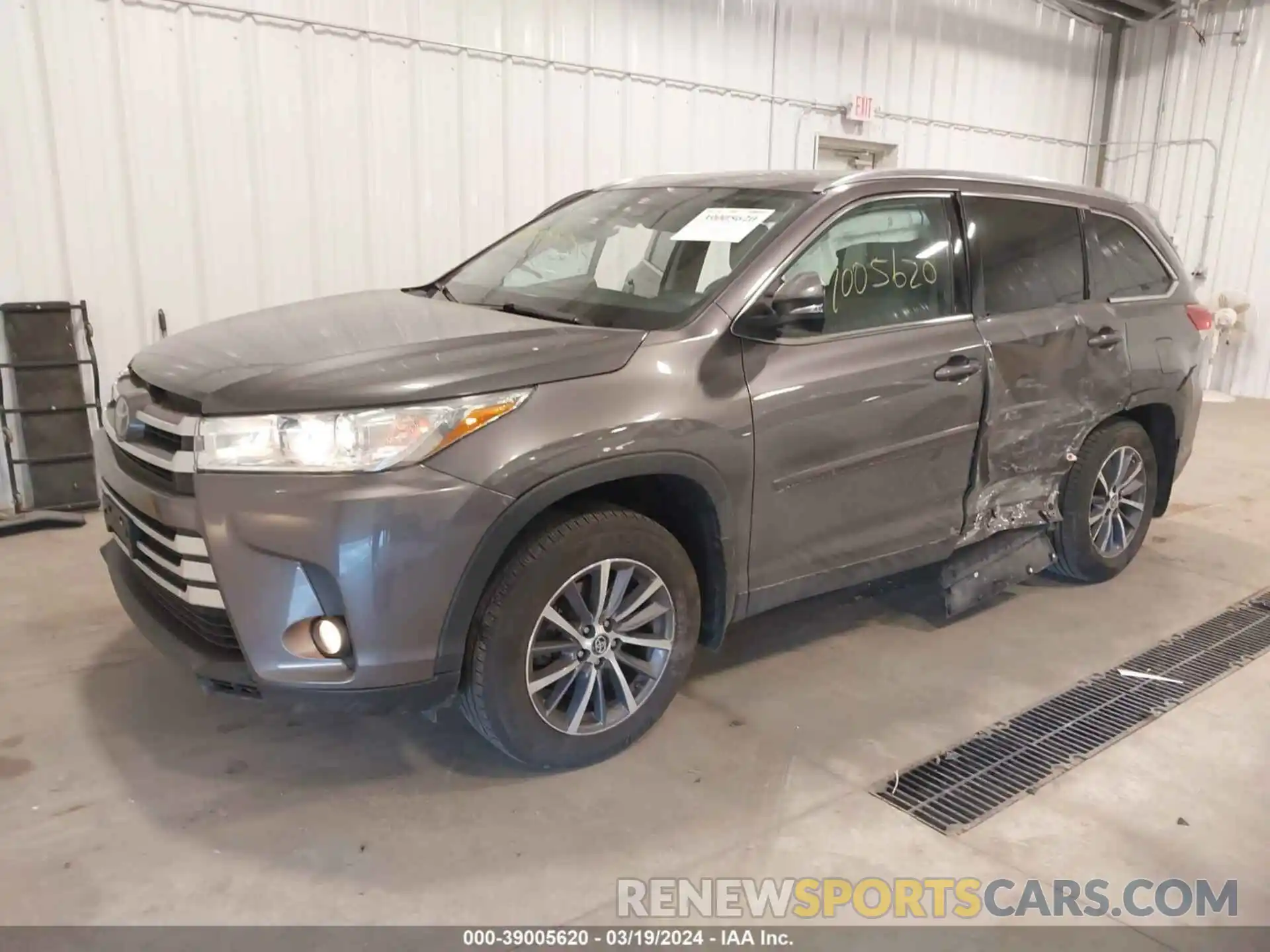 2 Photograph of a damaged car 5TDJZRFH6KS593875 TOYOTA HIGHLANDER 2019