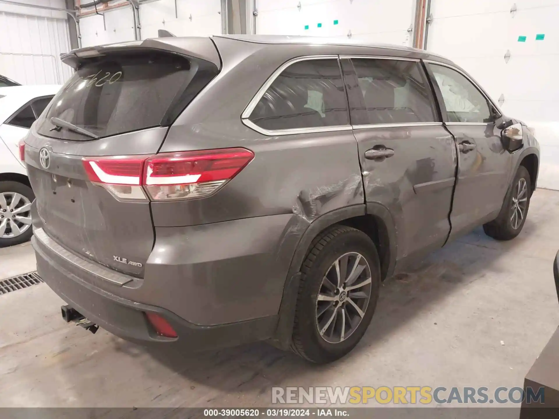 4 Photograph of a damaged car 5TDJZRFH6KS593875 TOYOTA HIGHLANDER 2019