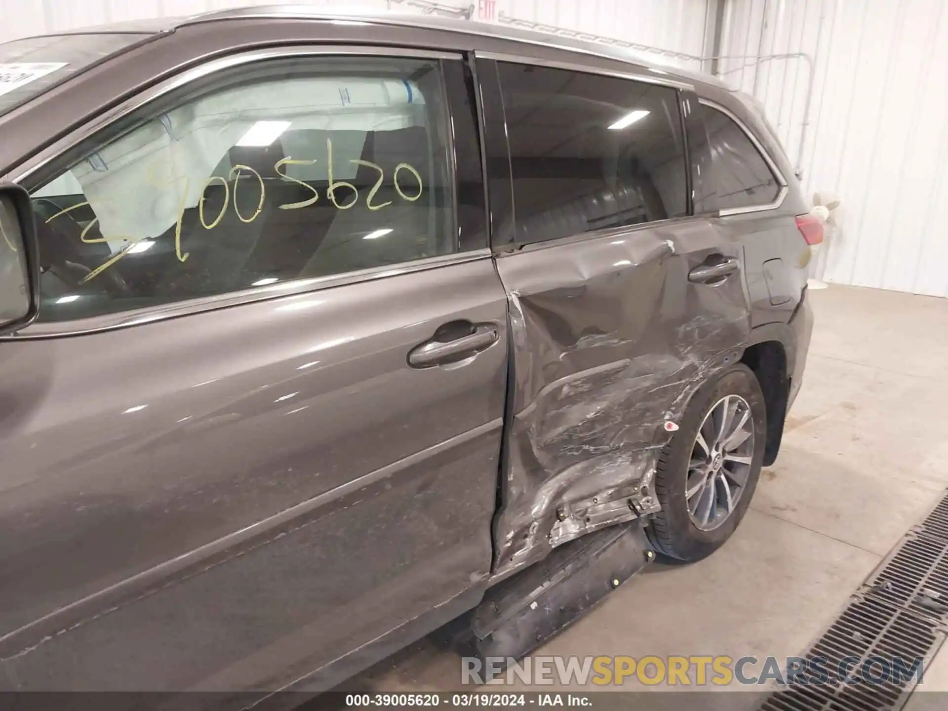 6 Photograph of a damaged car 5TDJZRFH6KS593875 TOYOTA HIGHLANDER 2019