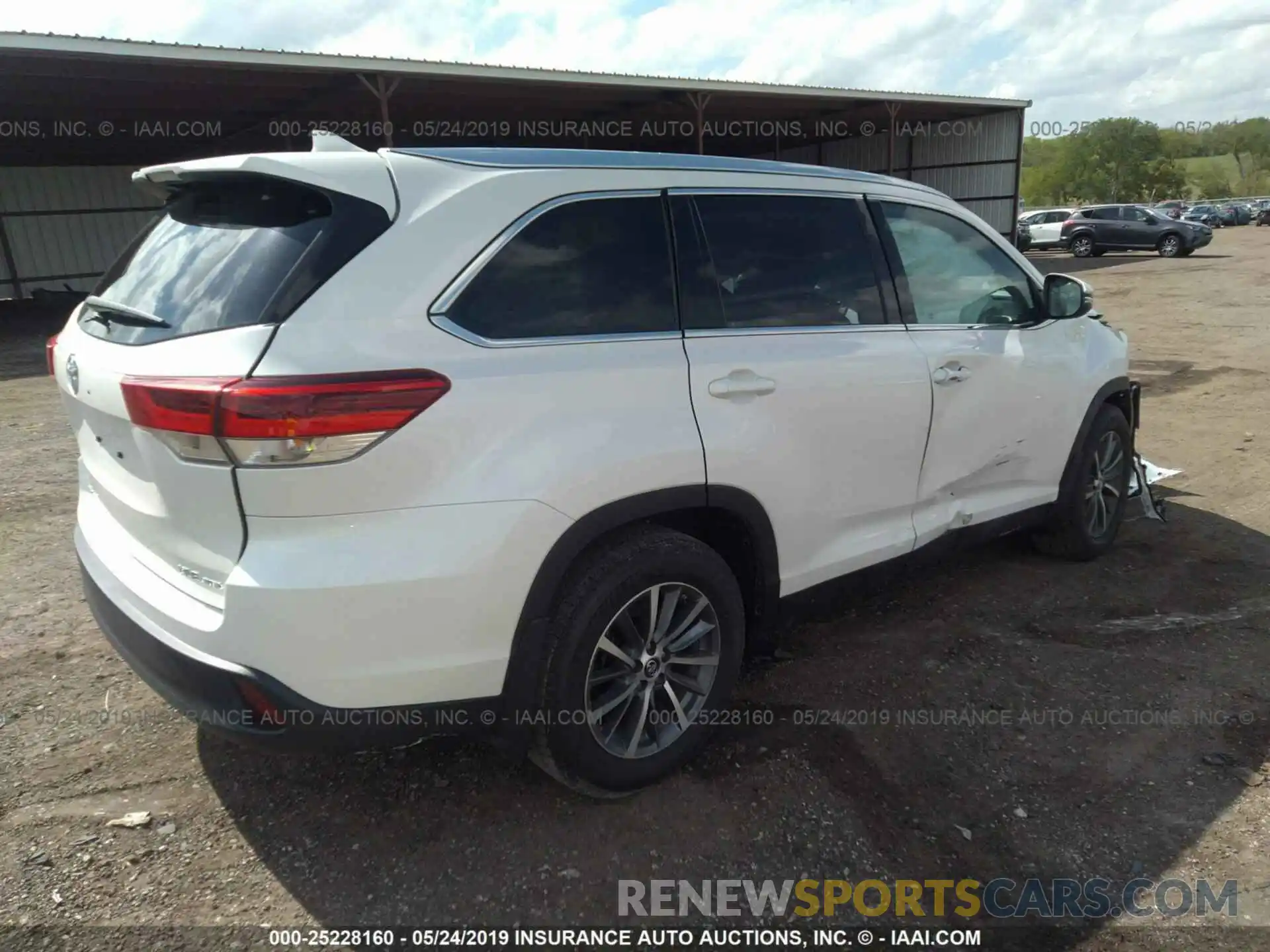 4 Photograph of a damaged car 5TDJZRFH6KS594282 TOYOTA HIGHLANDER 2019