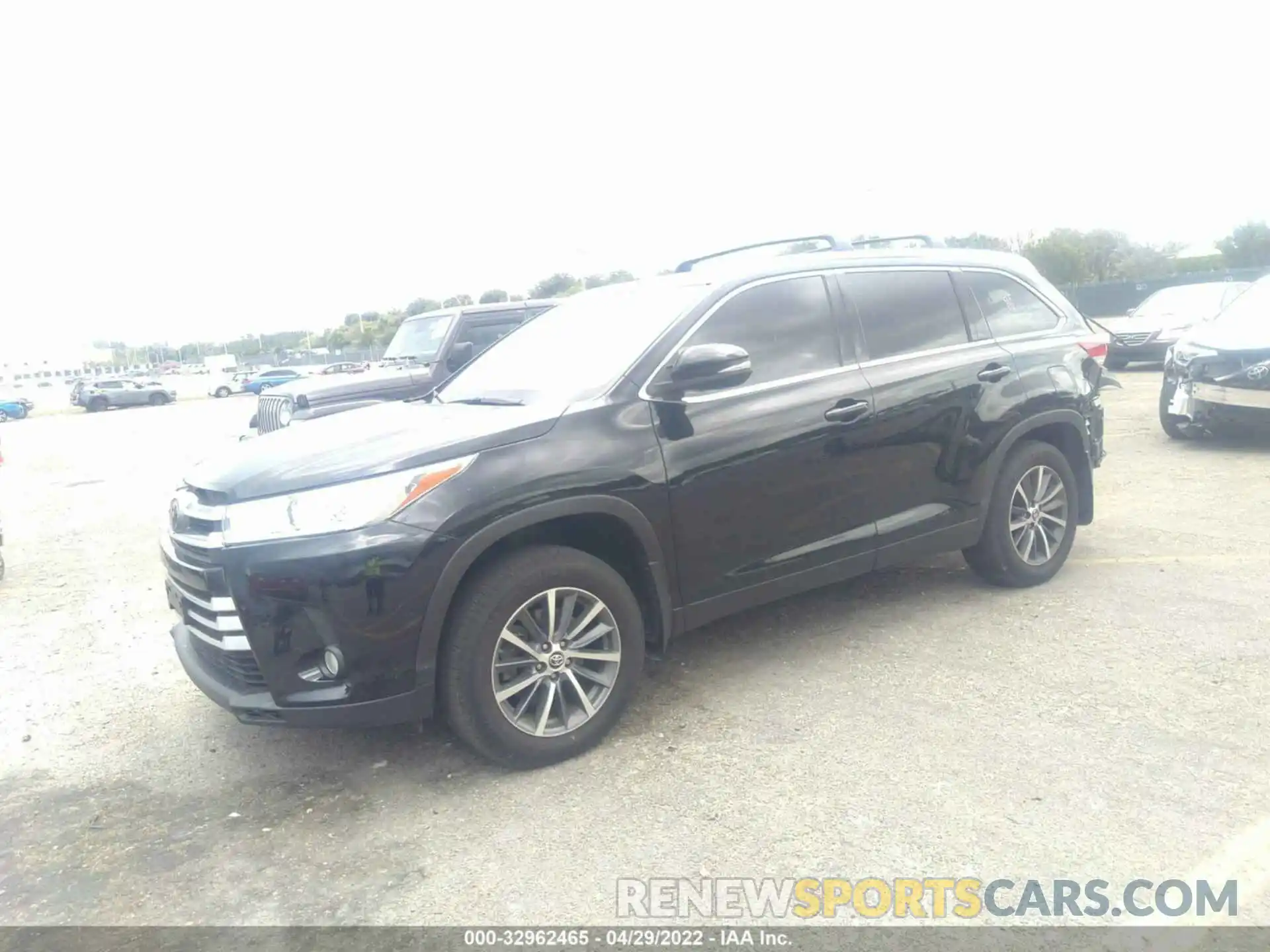 2 Photograph of a damaged car 5TDJZRFH6KS594301 TOYOTA HIGHLANDER 2019